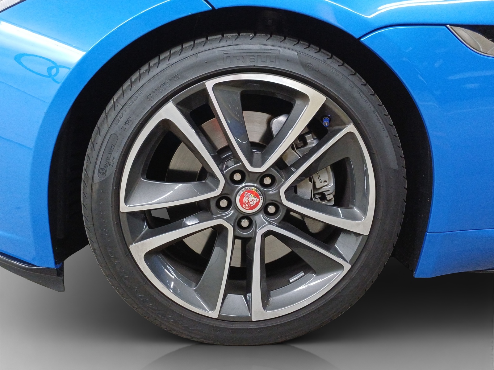 JAGUAR F-Type Convertible 2.0 I4 R-Dynamik Automatik-image-15