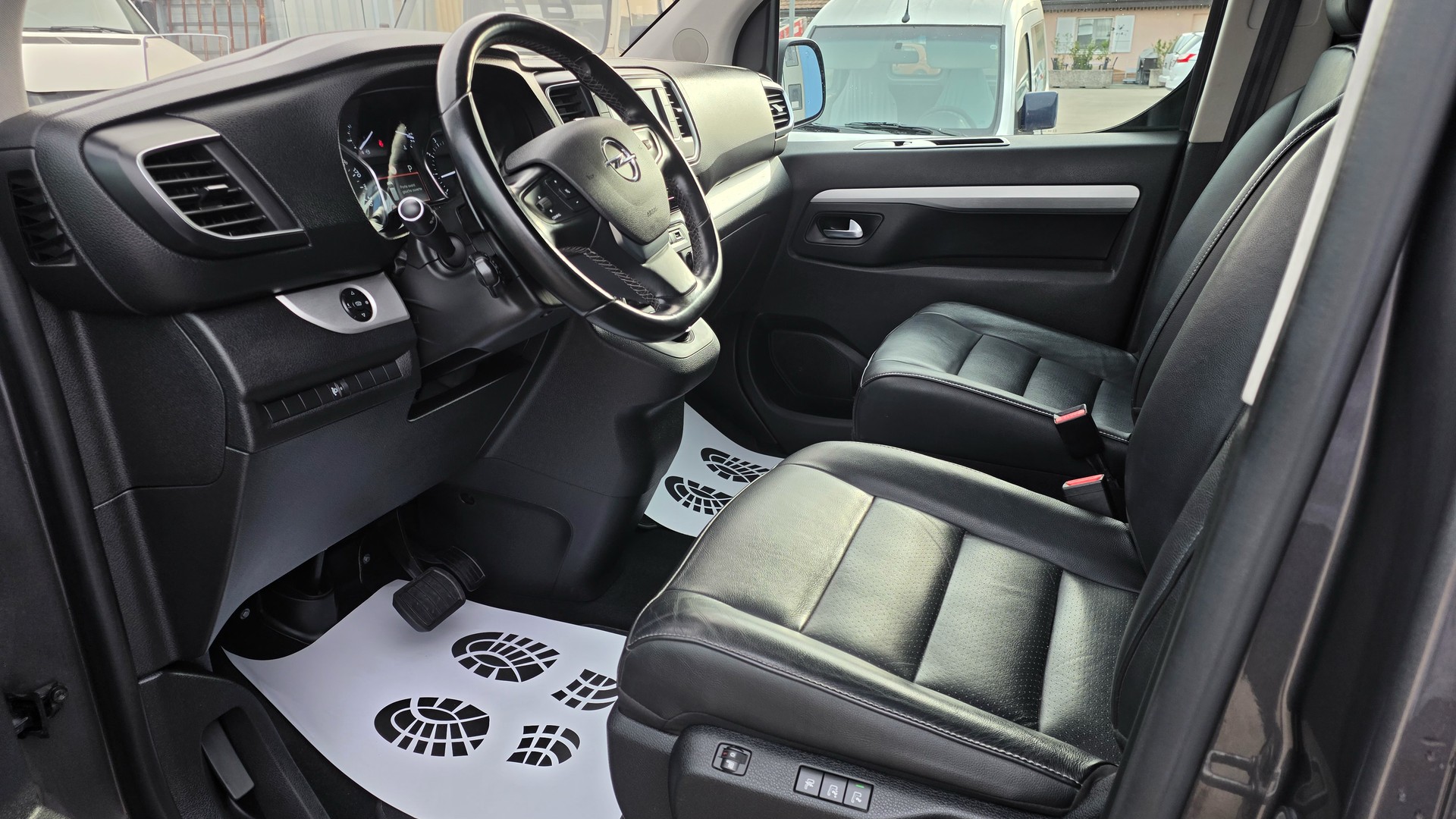 OPEL Zafira Life 2.0 CDTI Innovation M Automatik-image-11