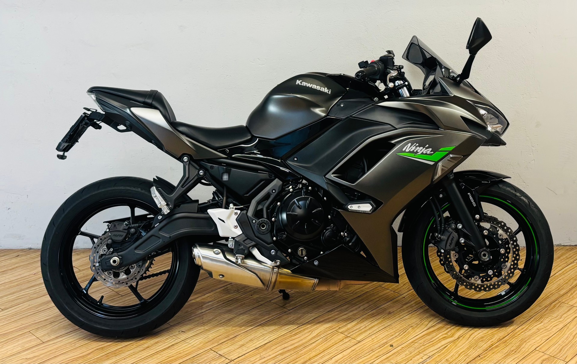KAWASAKI Ninja 650 (35kW)-showroom-element-1