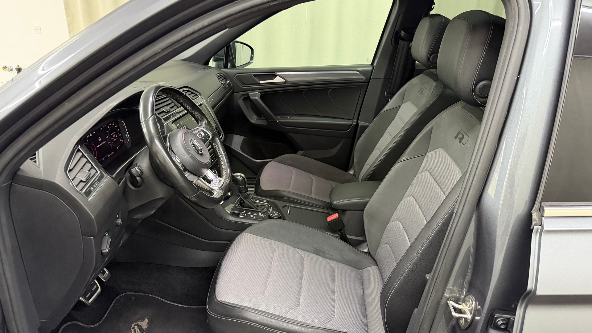 VW Tiguan Allspace 2.0TSI R-Line Highline 4Motion DSG-image-6