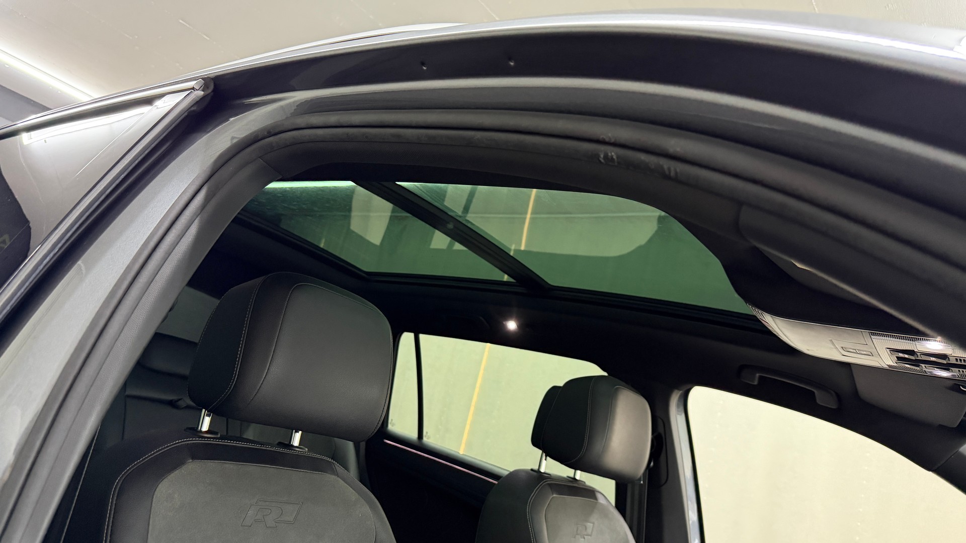 VW Tiguan Allspace 2.0TSI R-Line Highline 4Motion DSG-image-9