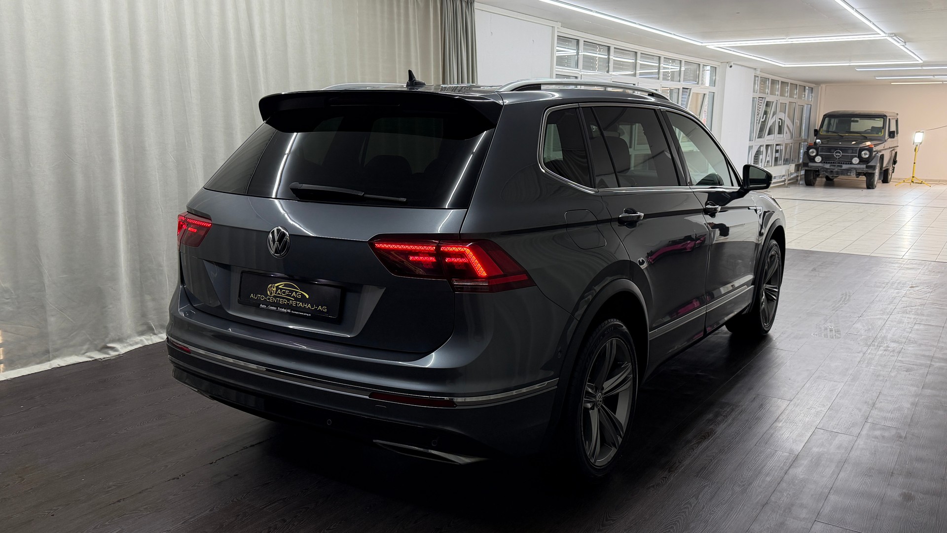 VW Tiguan Allspace 2.0TSI R-Line Highline 4Motion DSG-image-3