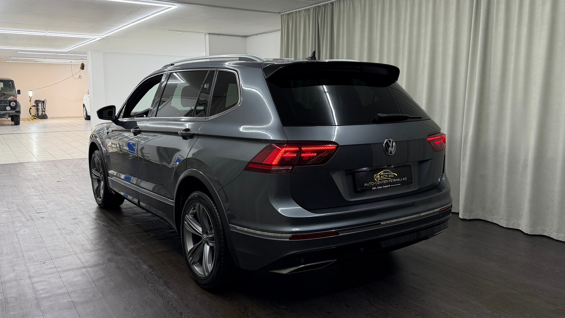 VW Tiguan Allspace 2.0TSI R-Line Highline 4Motion DSG-image-5
