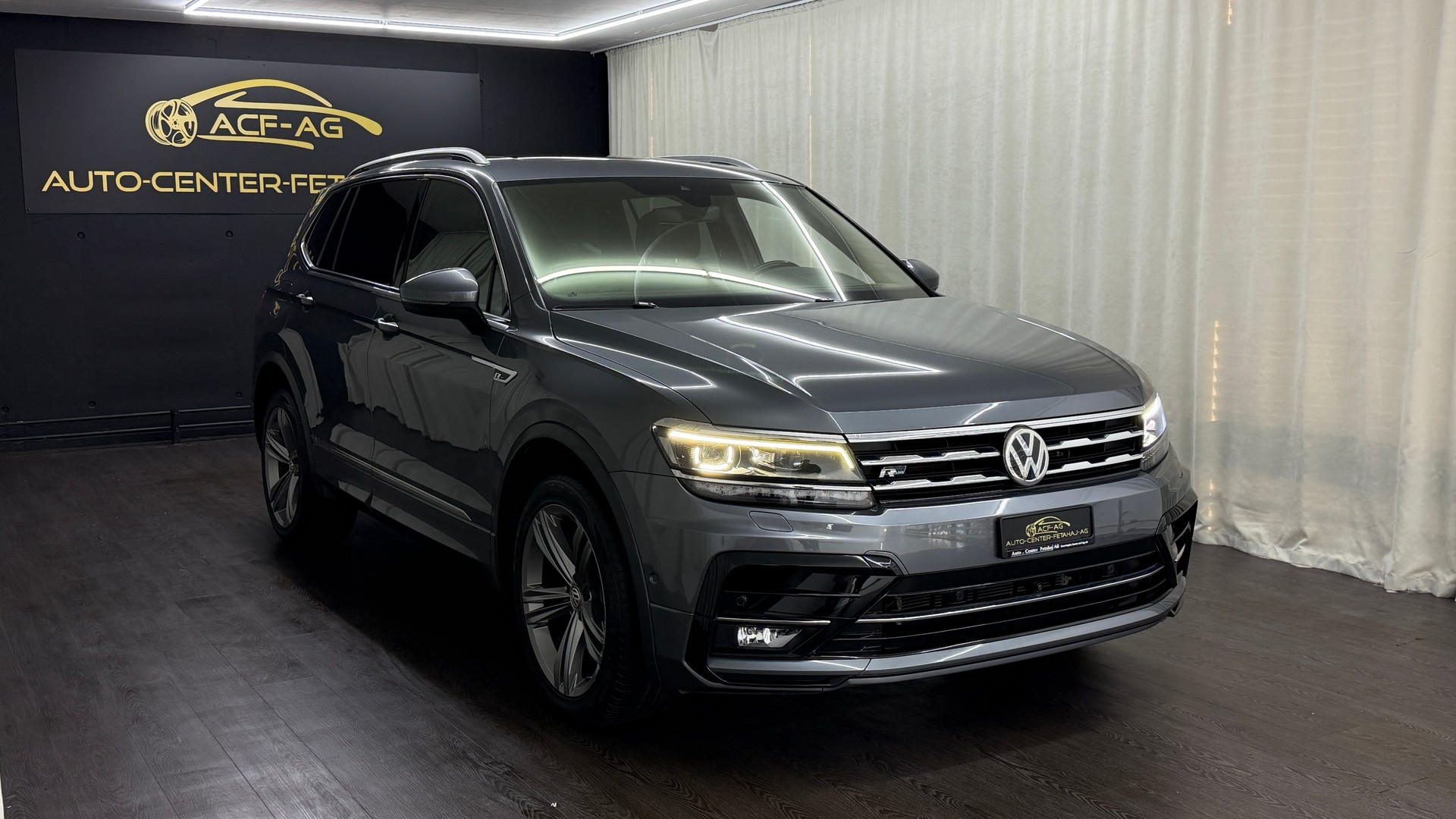 VW Tiguan Allspace 2.0TSI R-Line Highline 4Motion DSG-image-2