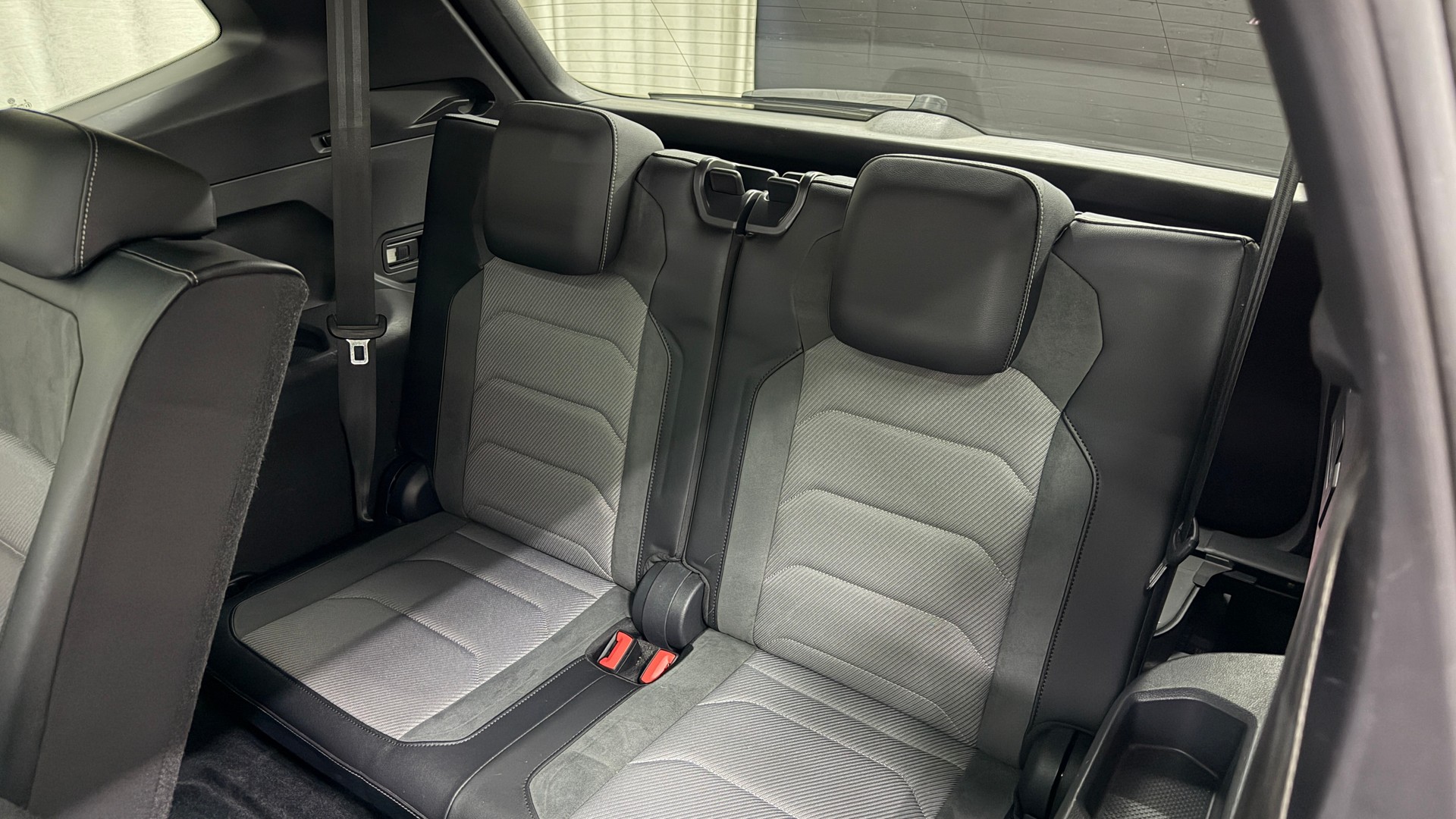 VW Tiguan Allspace 2.0TSI R-Line Highline 4Motion DSG-image-8