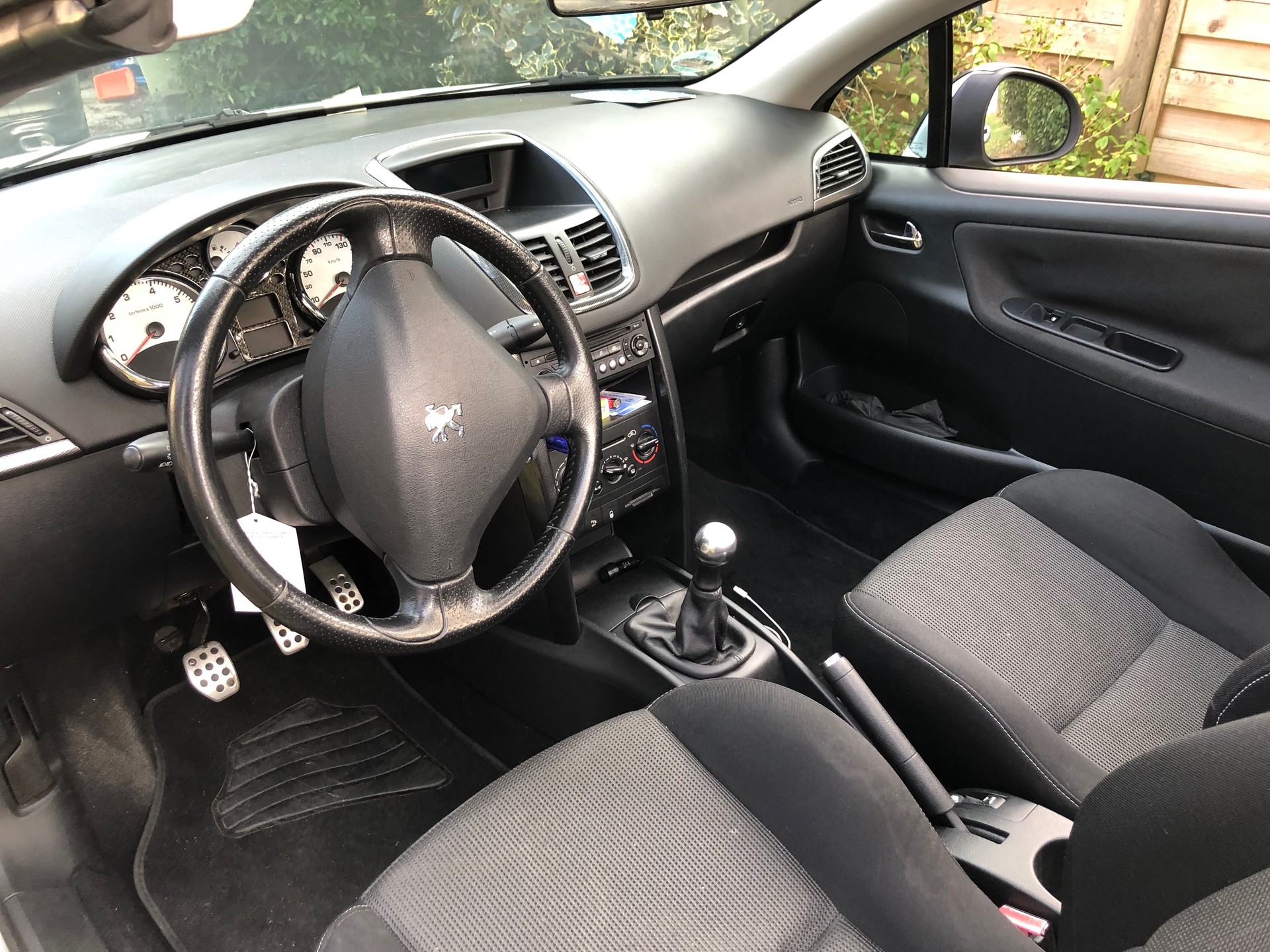 PEUGEOT CC-image-1