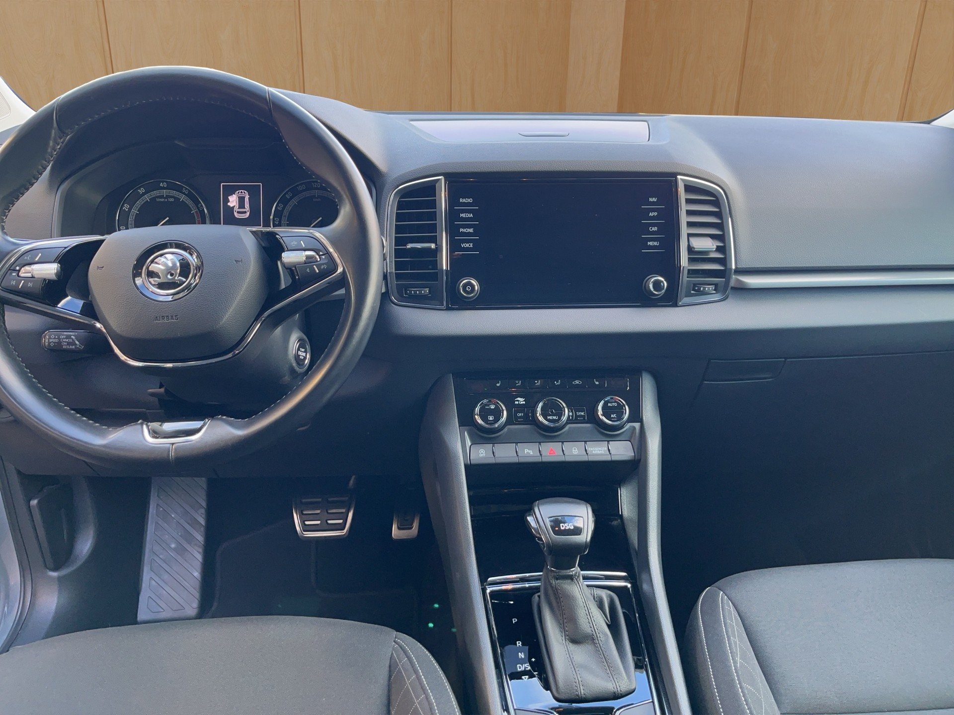 SKODA Karoq 1.5 TSI ACT Ambition DSG-image-9
