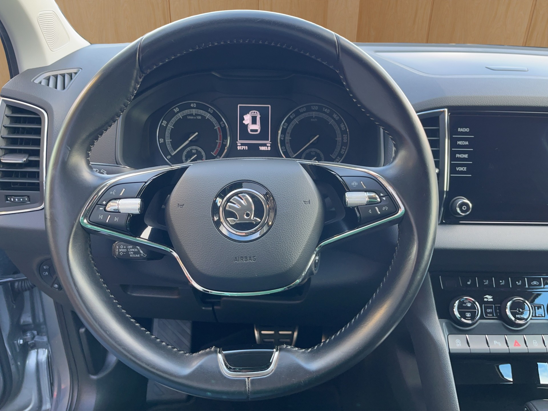 SKODA Karoq 1.5 TSI ACT Ambition DSG-image-12