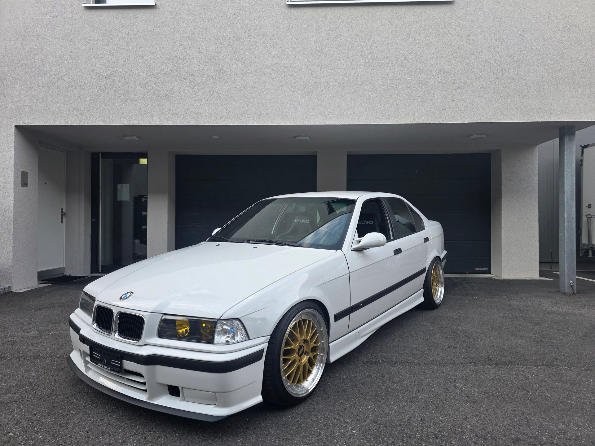 BMW 325i (Neuaufbau)-image-1