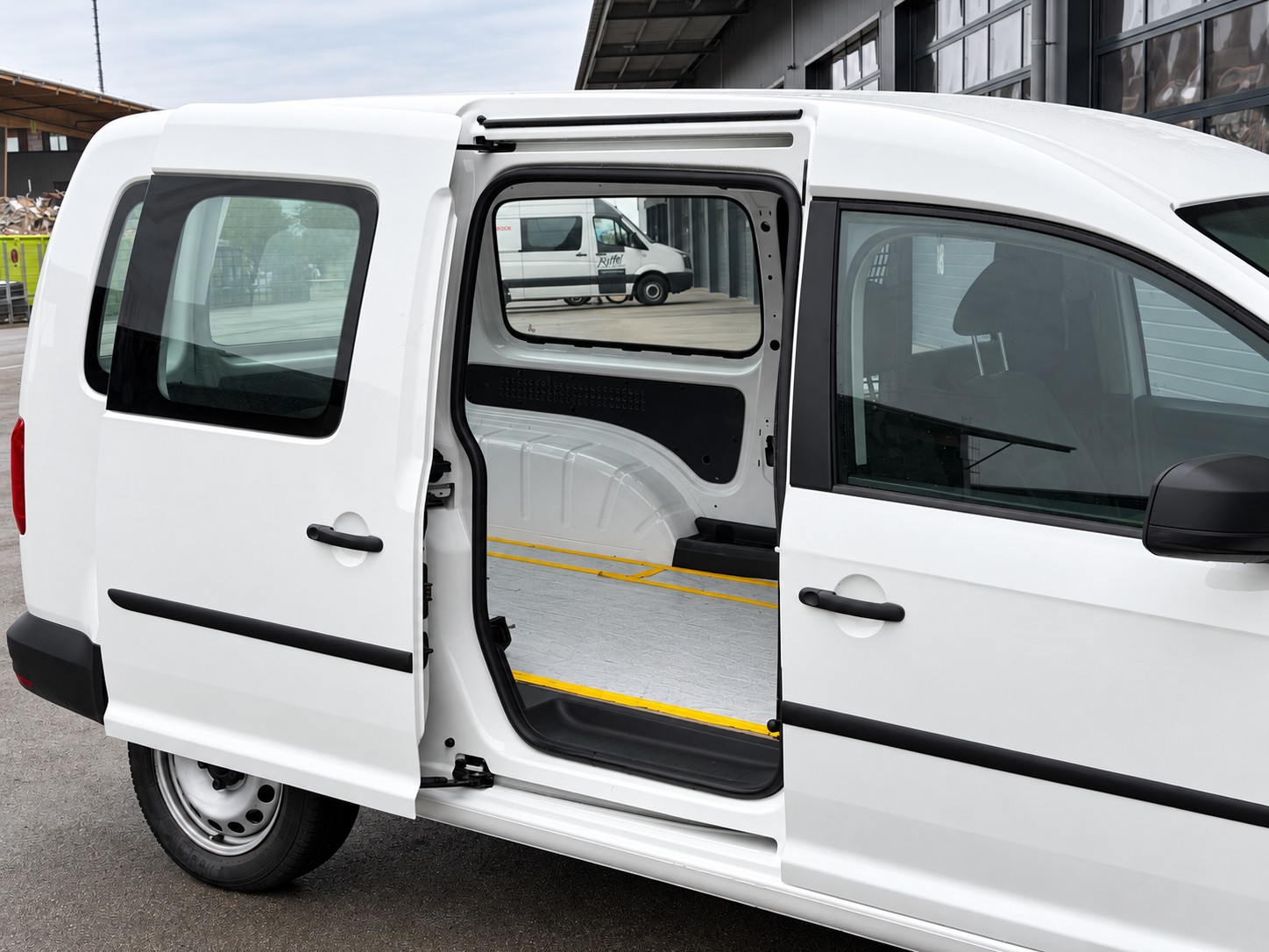 VW Caddy Maxi 2.0 TDI 4Motion DSG | 4x4 | Automat-image-8