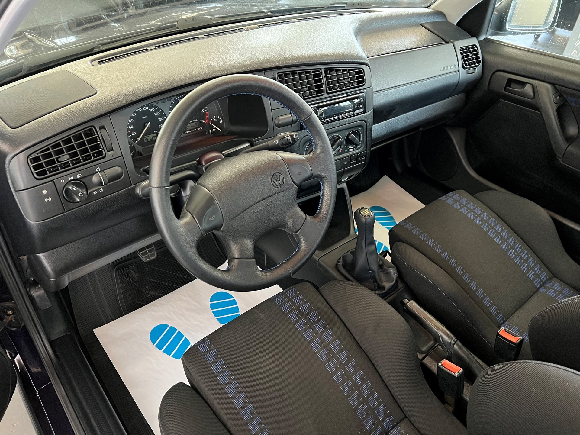 VW Golf 2000 GTI Edition-image-13
