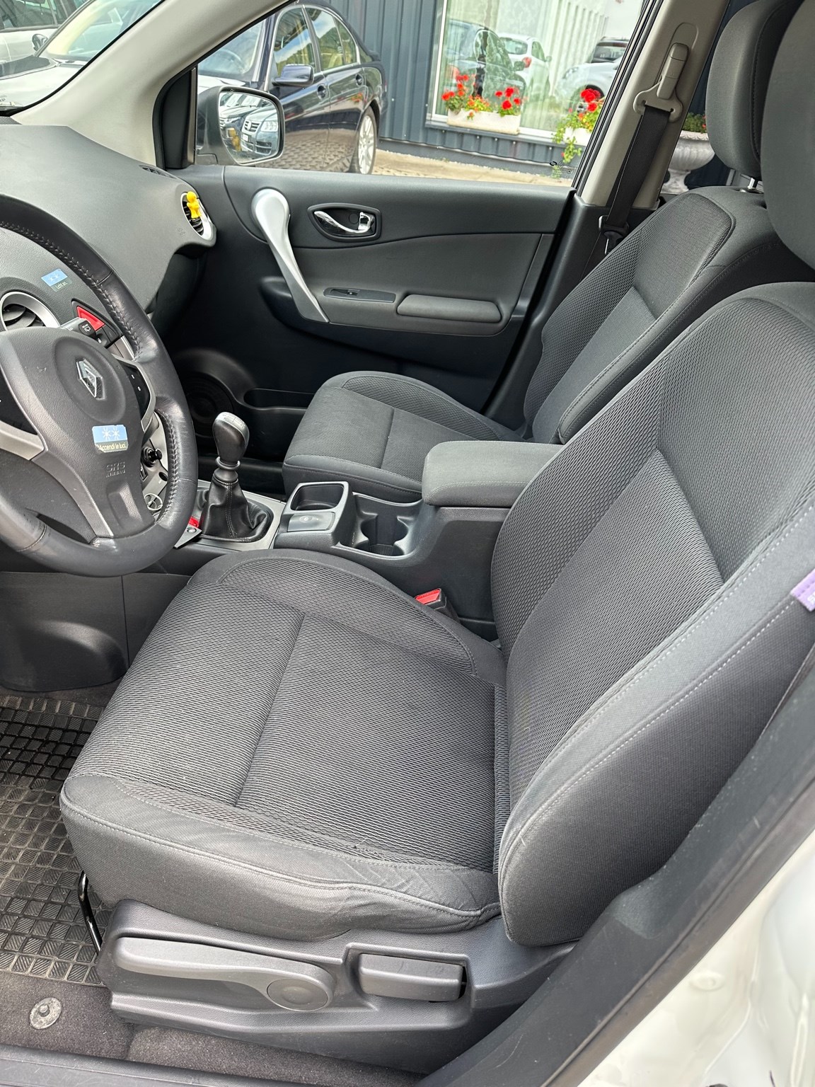 RENAULT Koleos 2.5 Dynamique 4x4-image-4