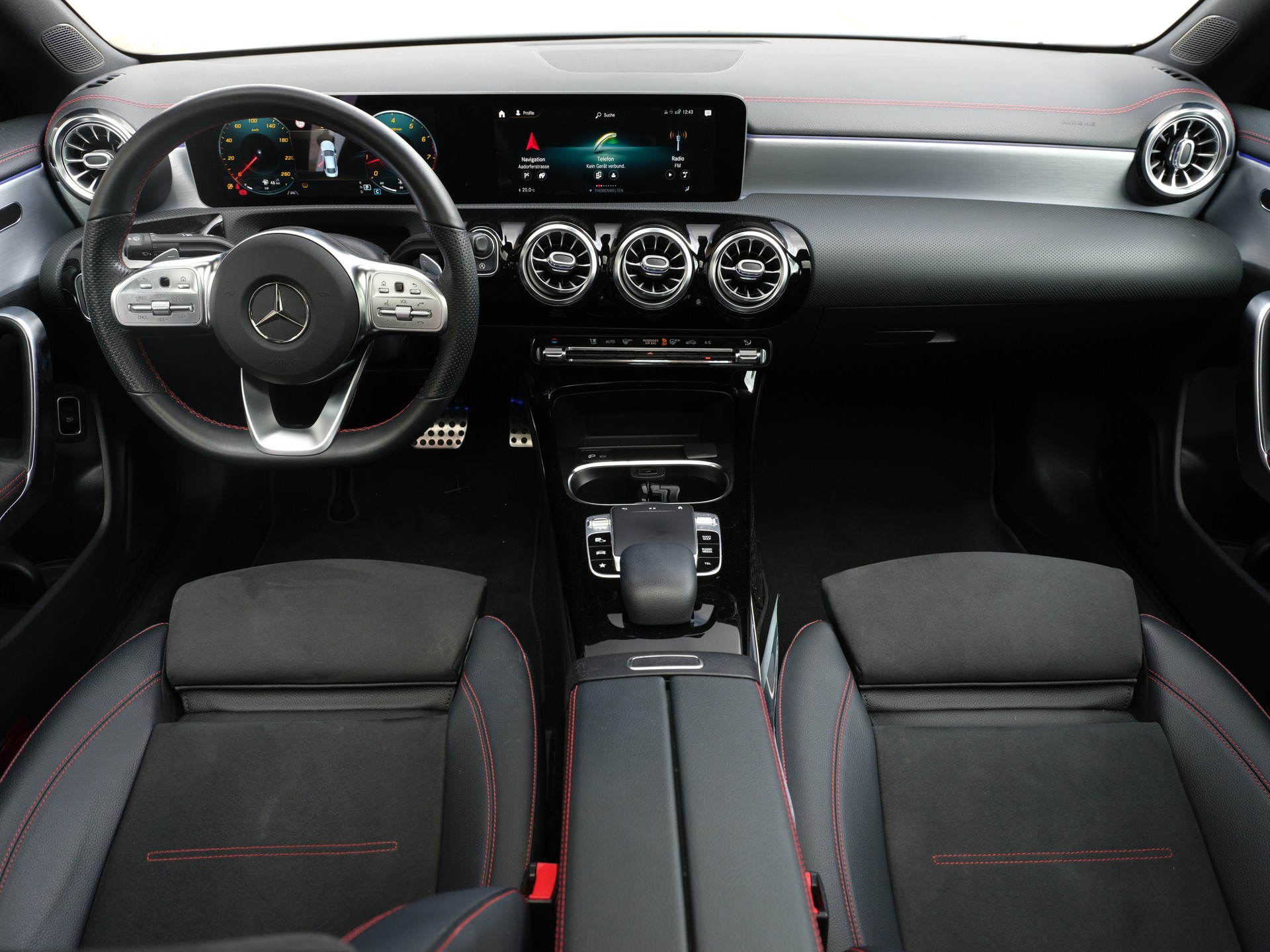 MERCEDES-BENZ CLA 250 AMG Line 7G-DCT-image-15
