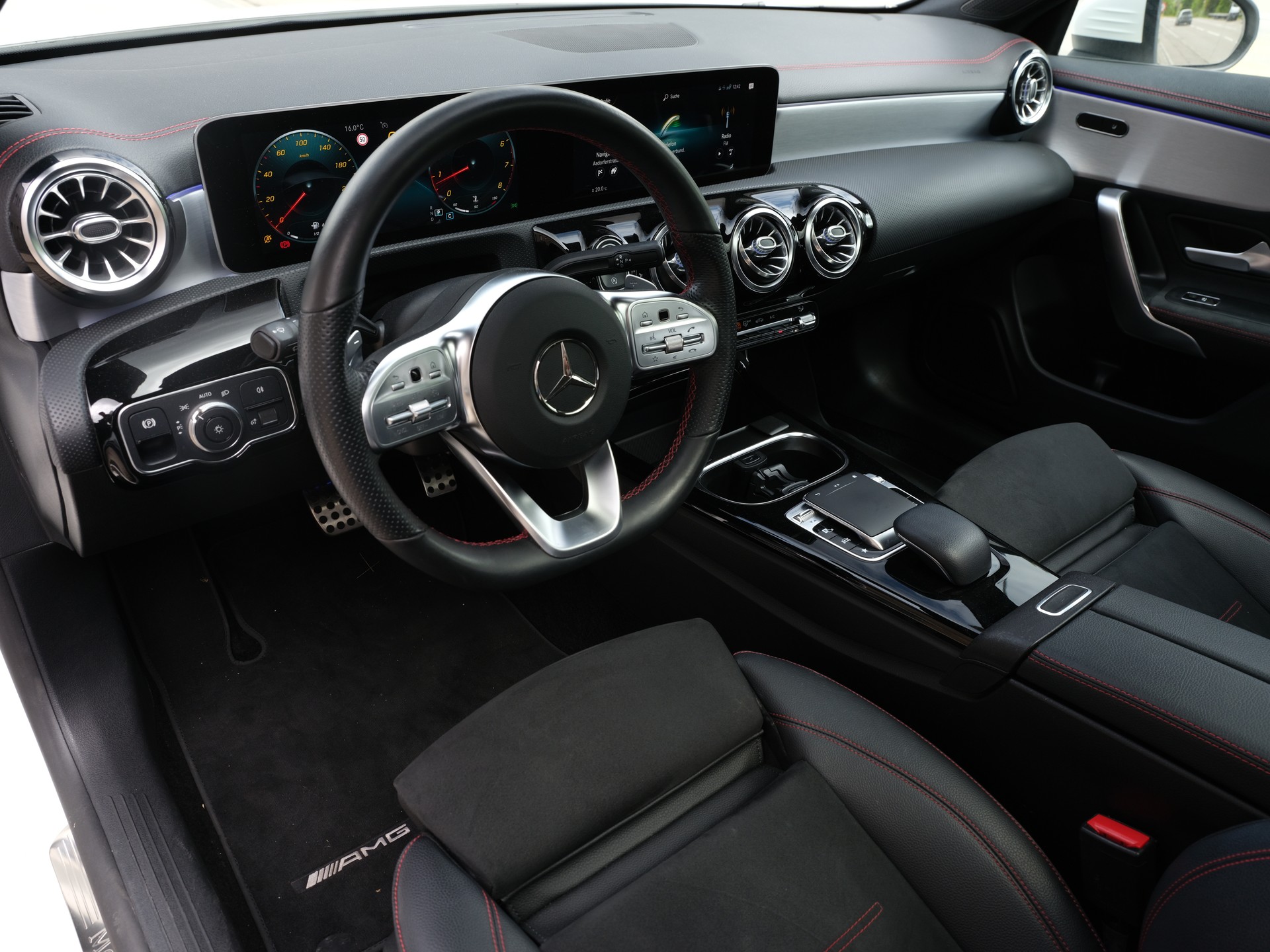 MERCEDES-BENZ CLA 250 AMG Line 7G-DCT-image-13