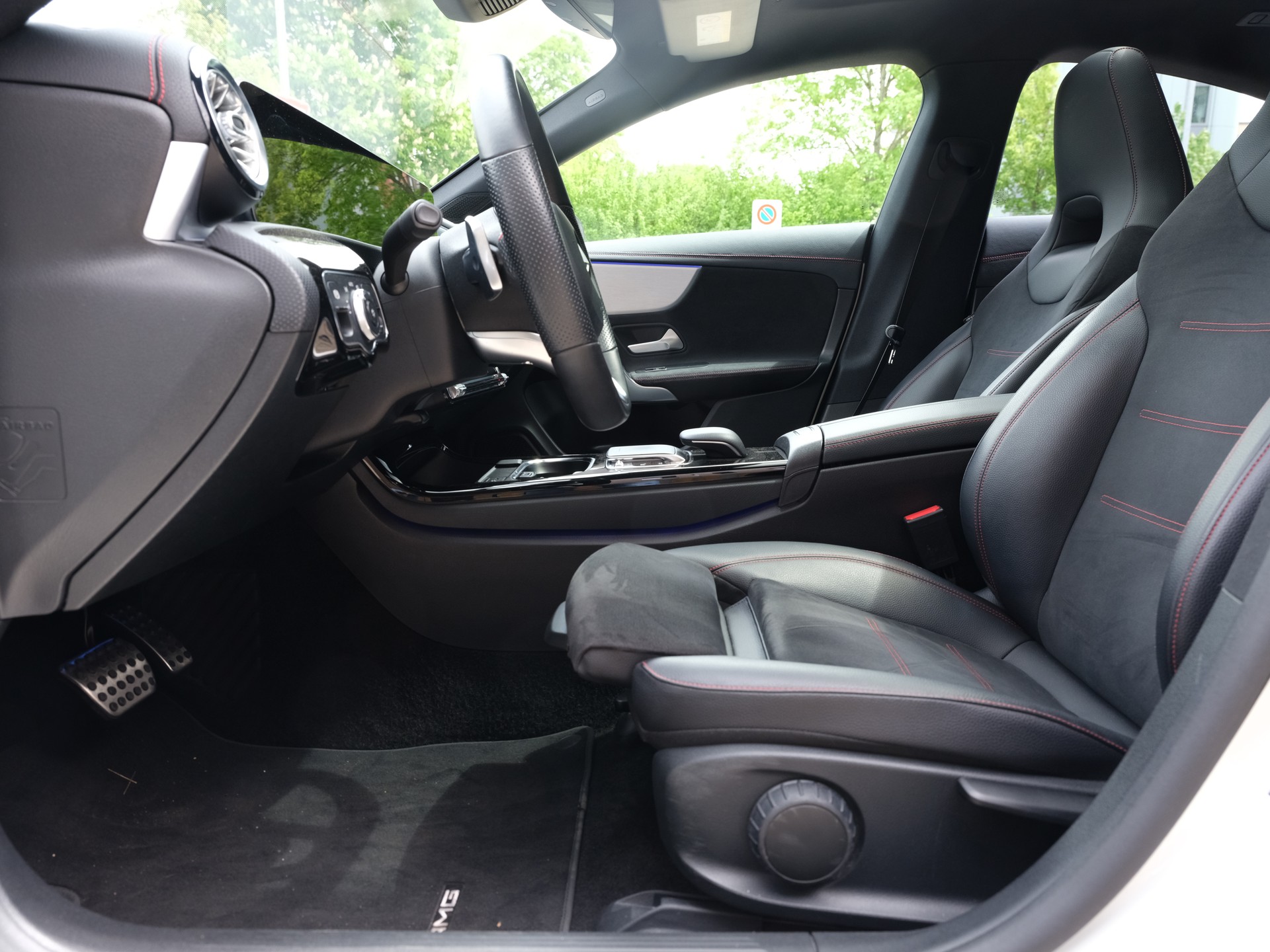 MERCEDES-BENZ CLA 250 AMG Line 7G-DCT-image-12