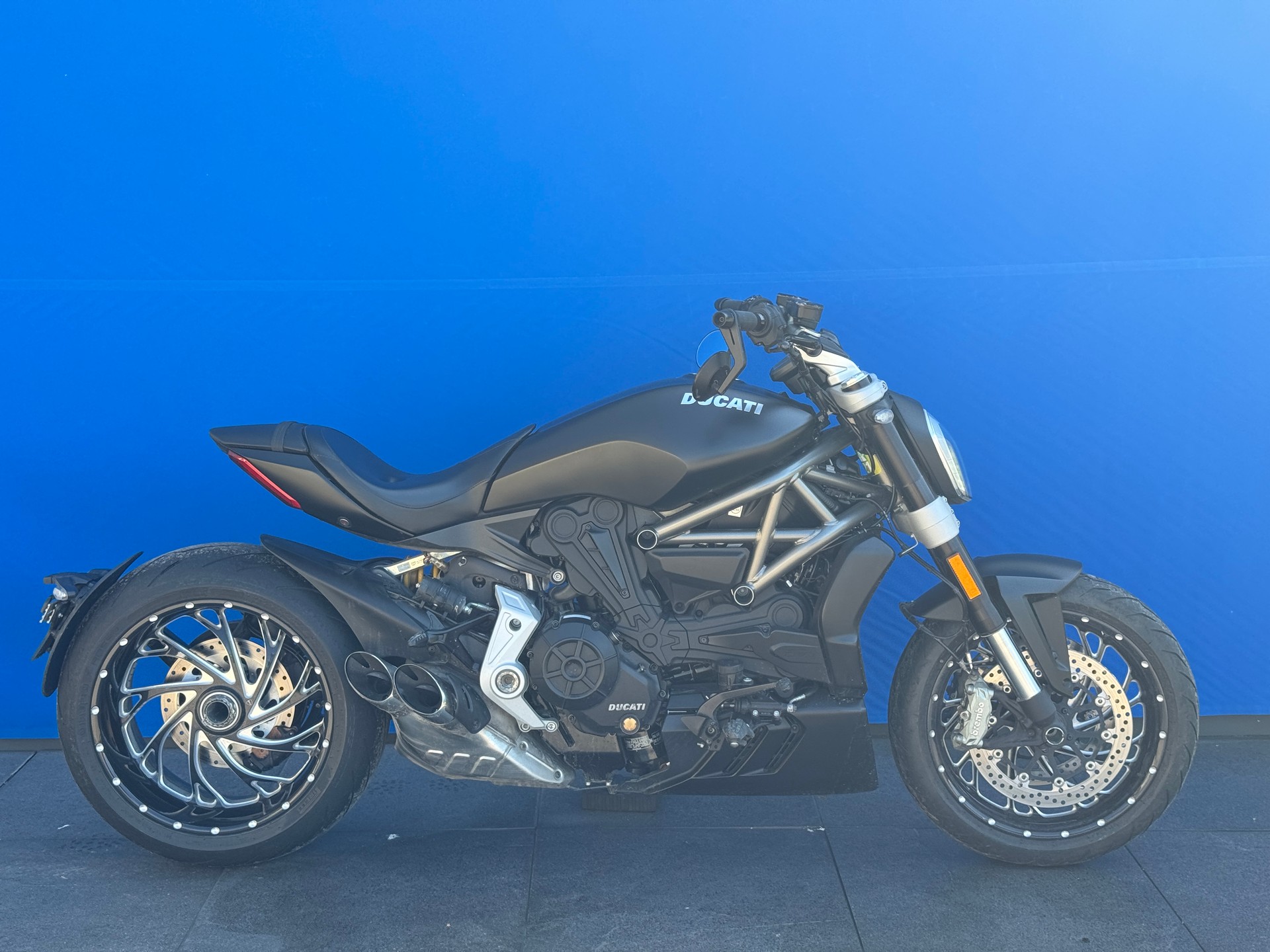 DUCATI XDiavel 1260-showroom-element-1