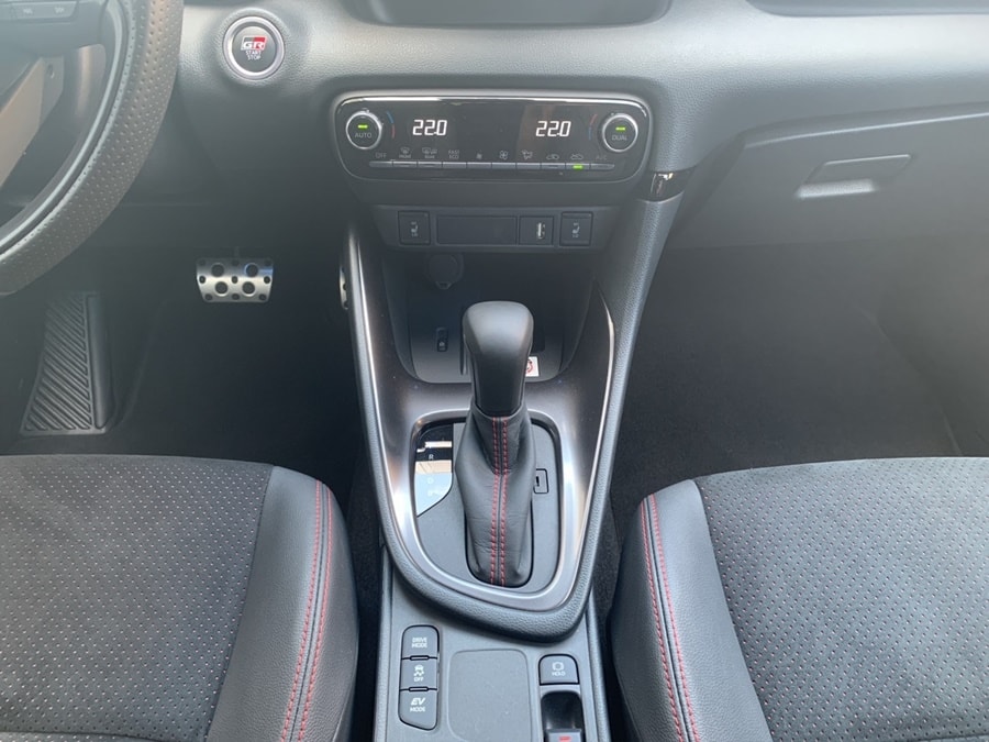 TOYOTA Yaris 1.5 GR Sport e-CVT-image-12