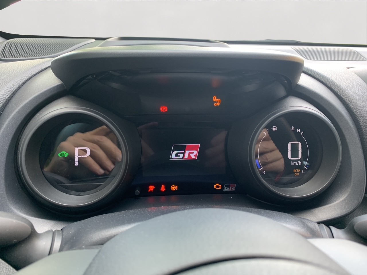 TOYOTA Yaris 1.5 GR Sport e-CVT-image-14