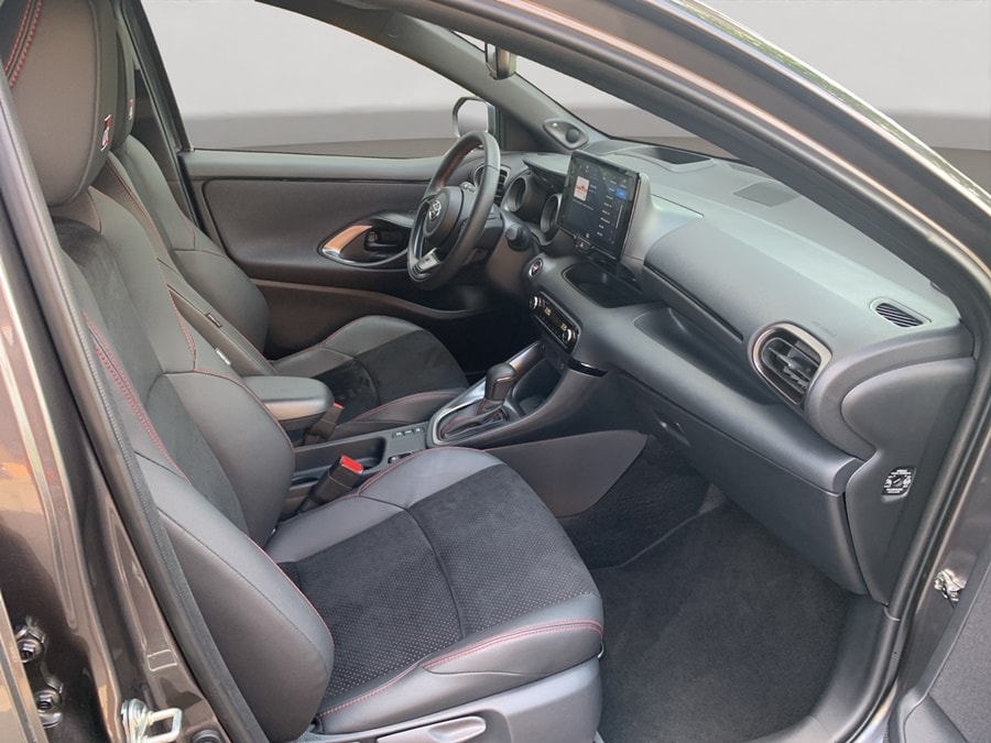 TOYOTA Yaris 1.5 GR Sport e-CVT-image-9