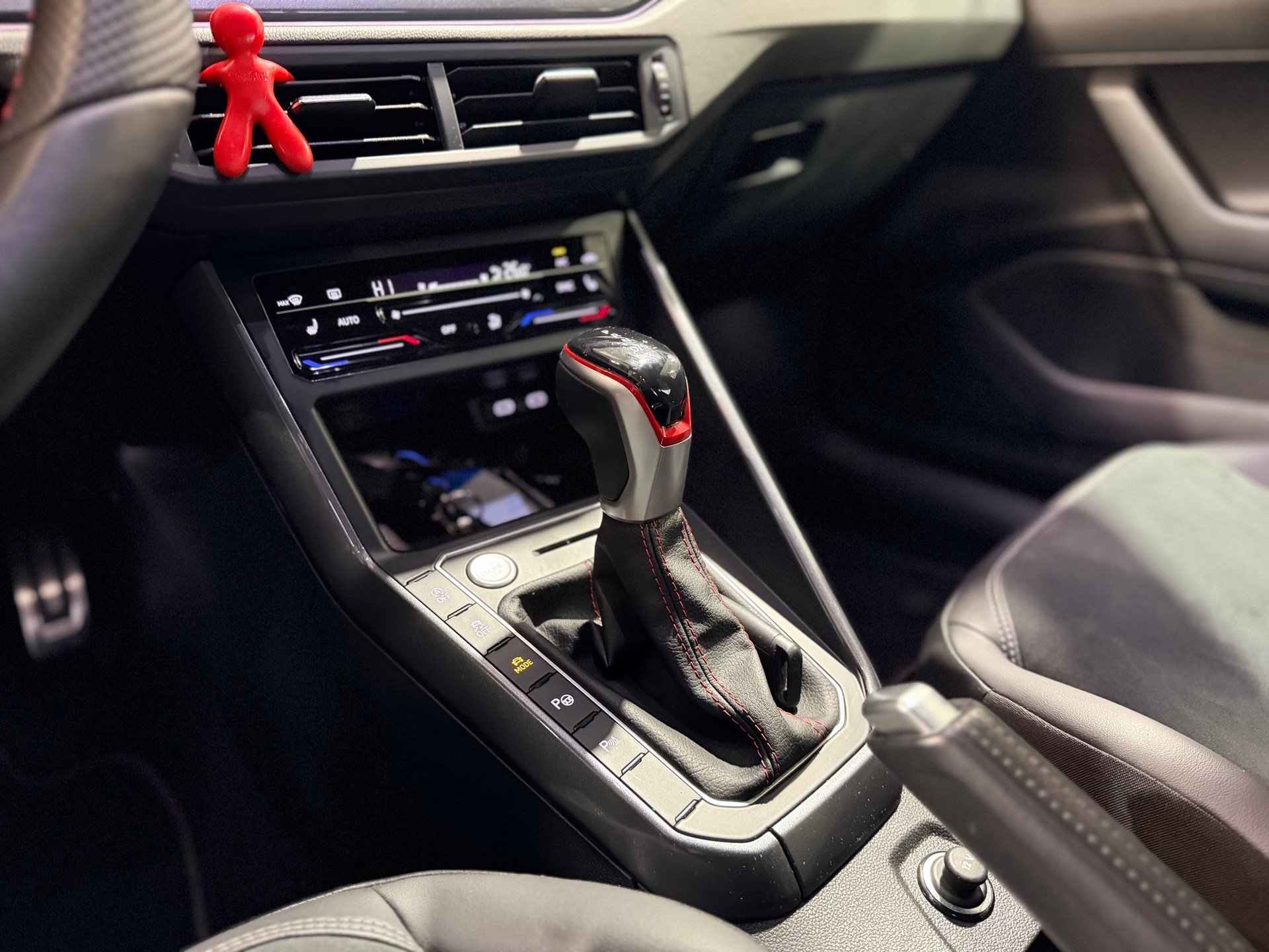 VW Polo 2.0 TSI GTI-image-12
