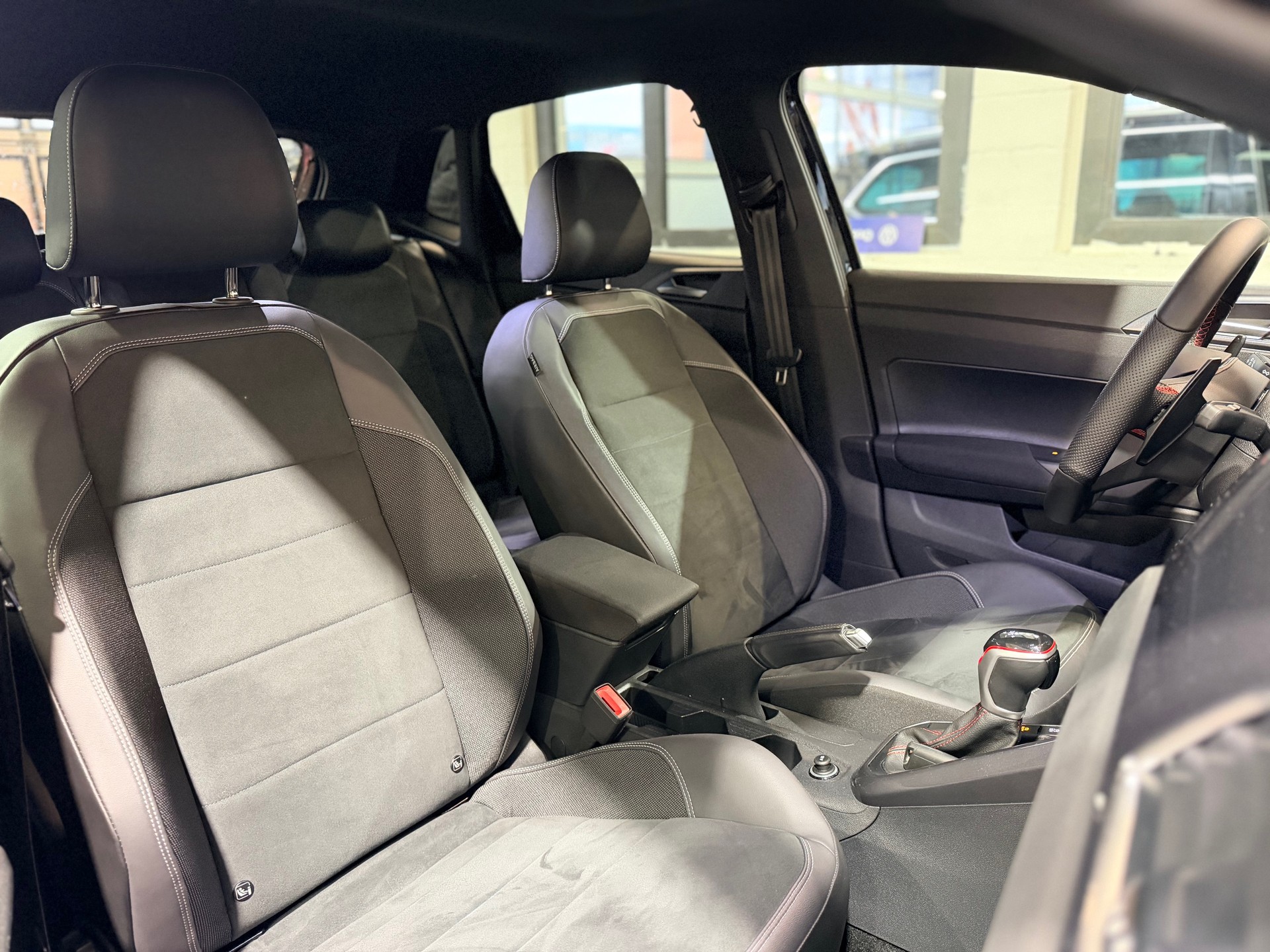 VW Polo 2.0 TSI GTI-image-10