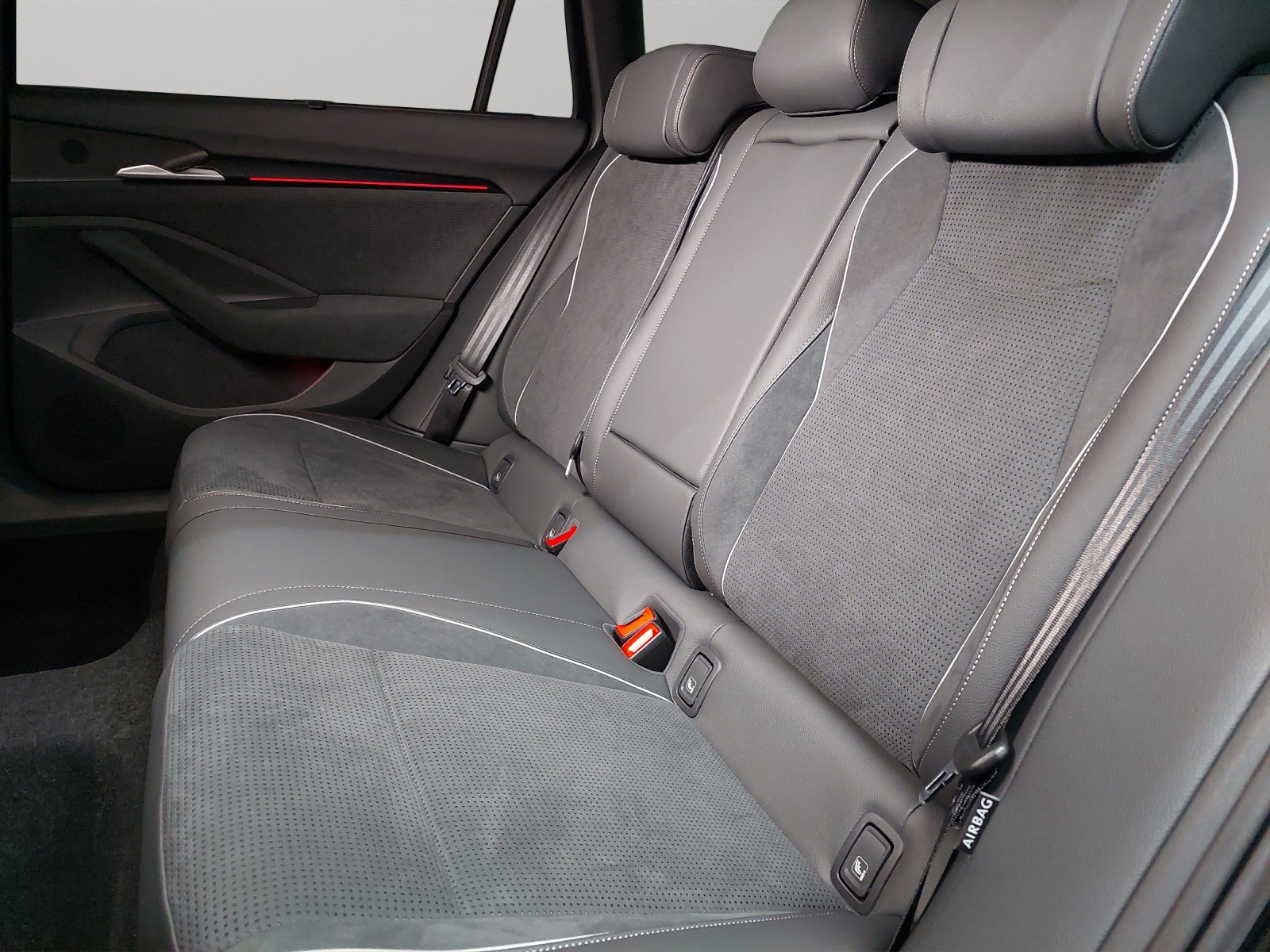 SKODA Superb Combi 2.0 TSI Sportline 4x4 DSG-image-8