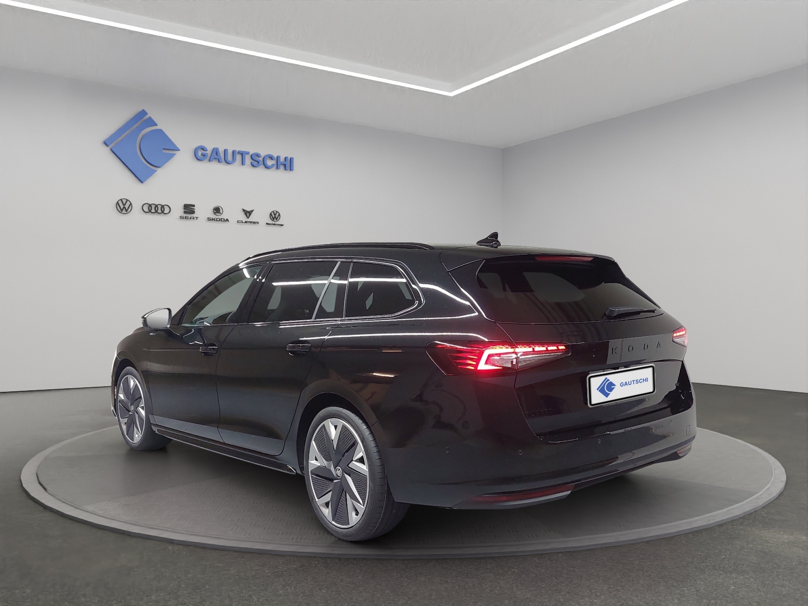 SKODA Superb Combi 2.0 TSI Sportline 4x4 DSG-image-2