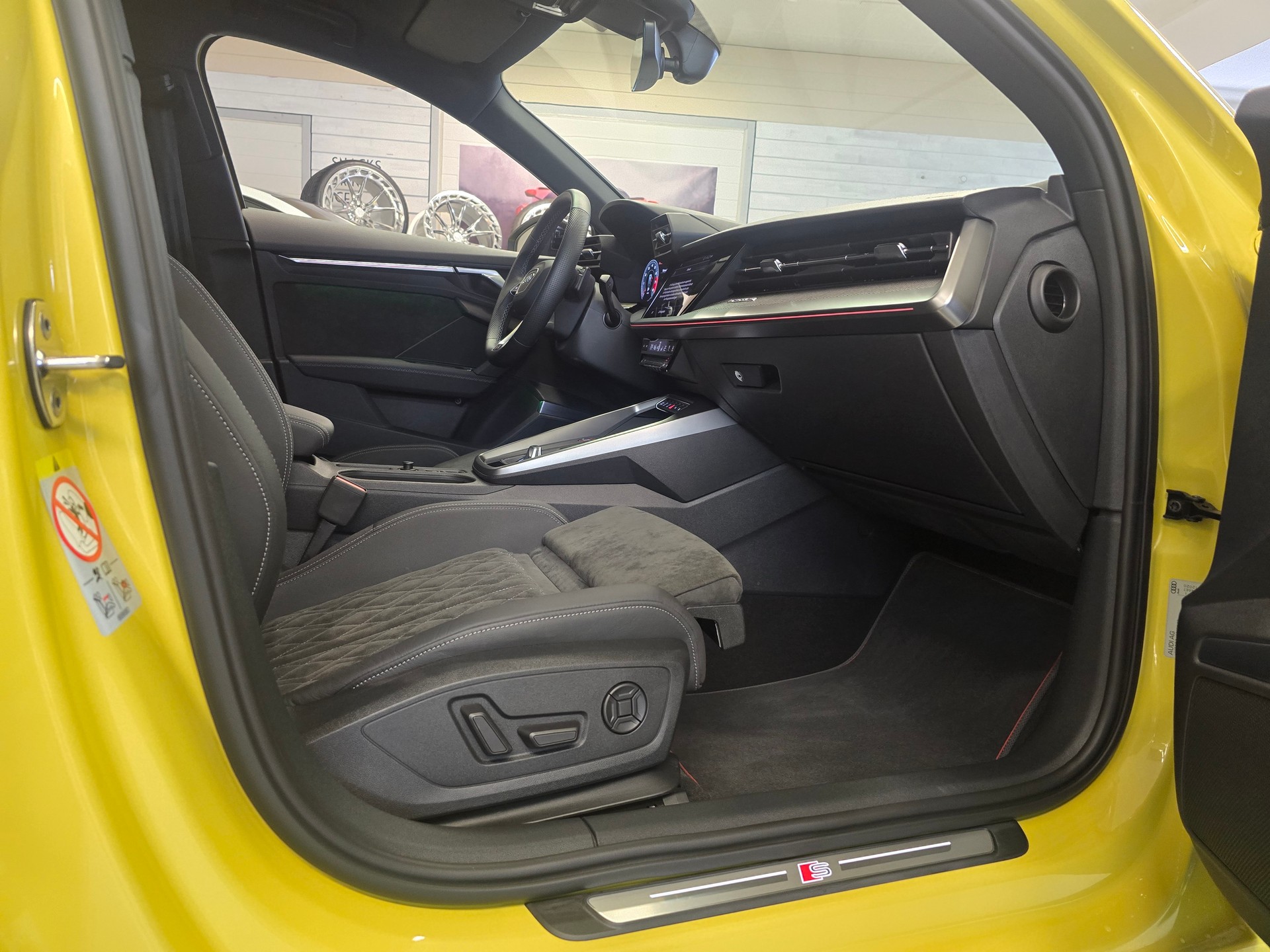 AUDI S3 Sportback 2.0 TFSI quattro CARBON - Sonderlackierung-image-6