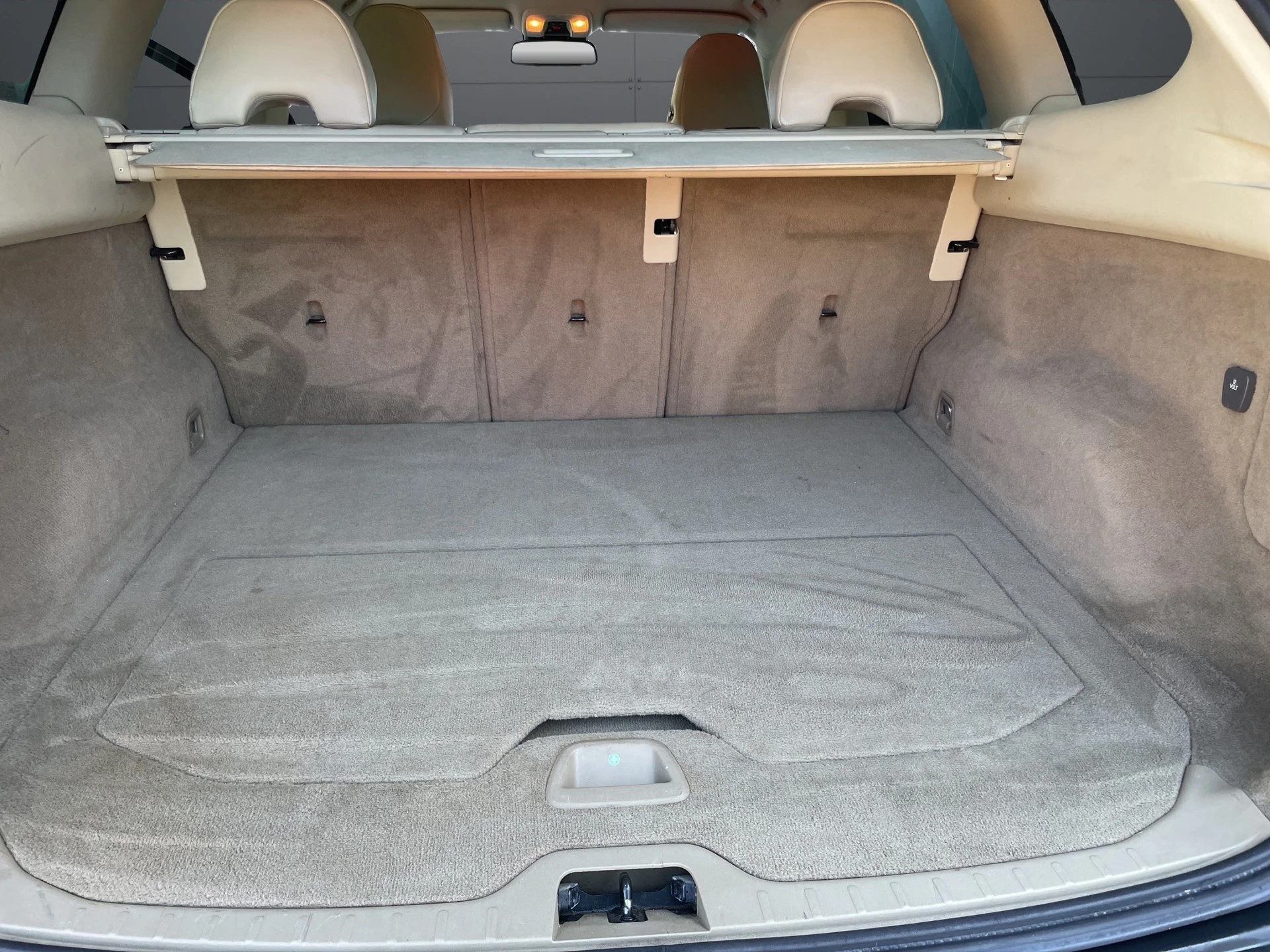 VOLVO XC60 D5 AWD Summum Geartronic-image-8