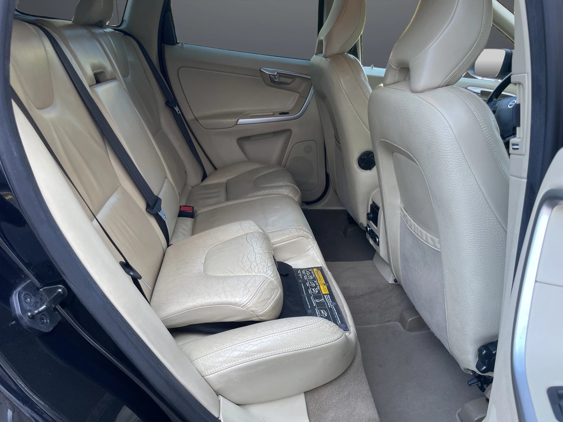 VOLVO XC60 D5 AWD Summum Geartronic-image-6