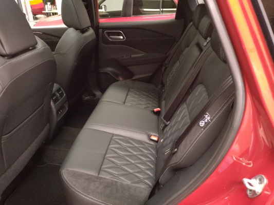 NISSAN Qashqai 1.3MHEV Tekna+4x4-image-5
