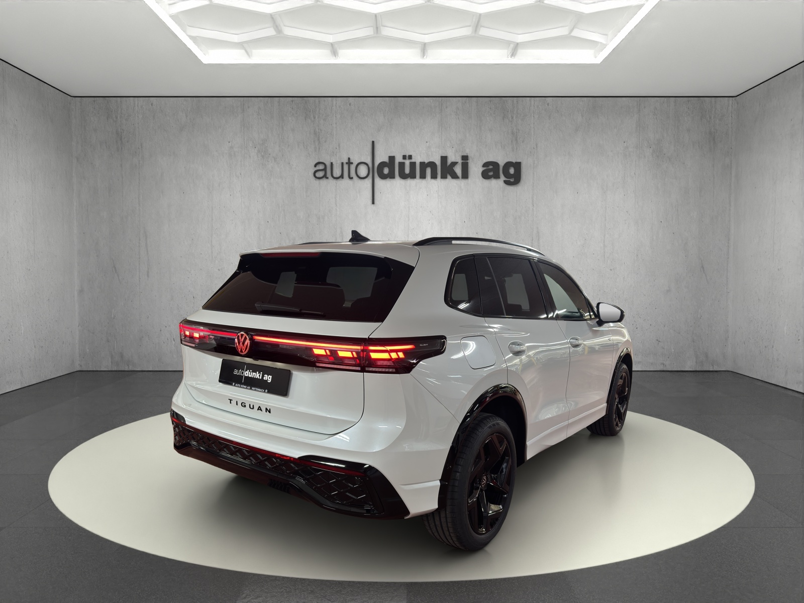 VW Tiguan 2.0 TSI DSG R-Line 4Motion-showroom-element-3