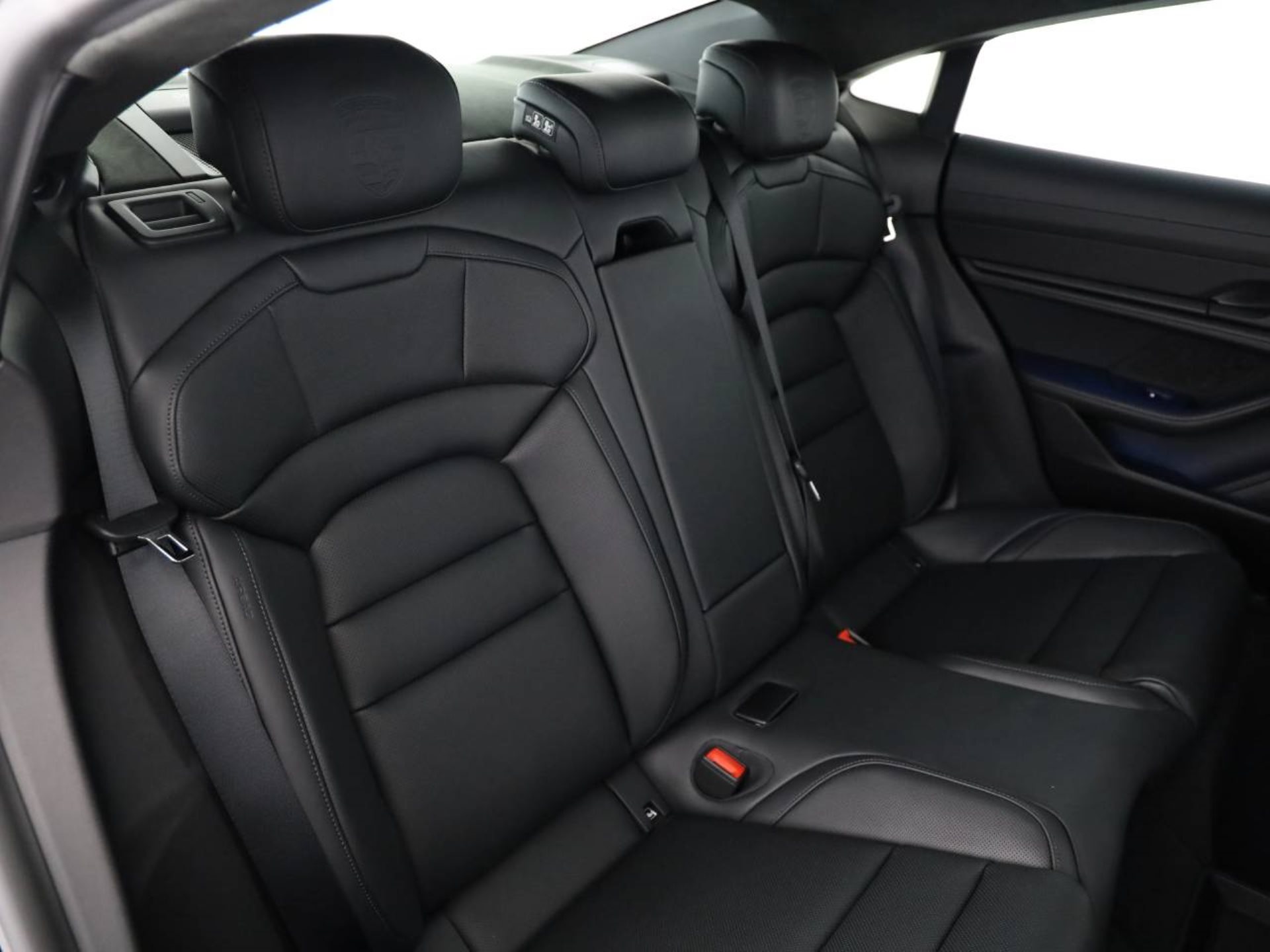PORSCHE Taycan GTS-image-18