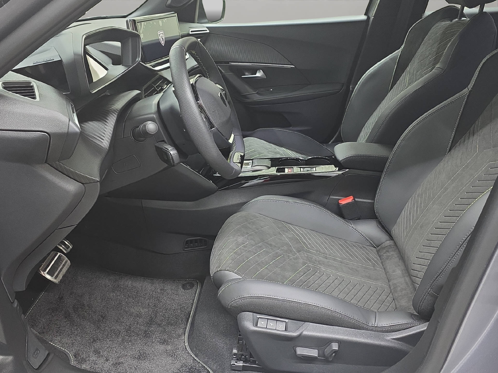 PEUGEOT 2008 1.2 Hybrid 145 GT-image-5