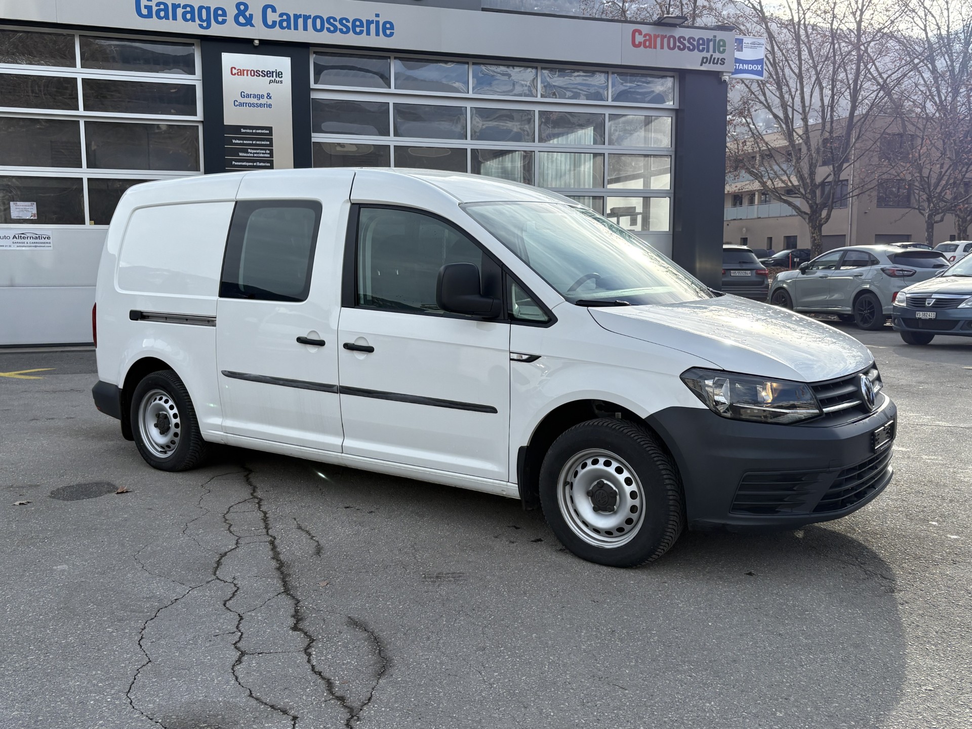 VW Caddy Maxi 2.0TDI BlueMotion Technology DSG-image-2