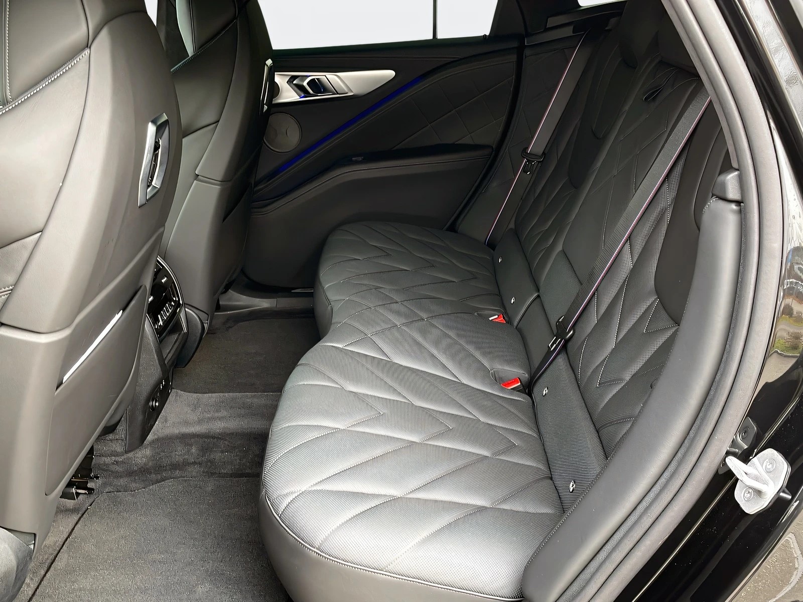 BMW XM xDrive 50e PHEV-image-16
