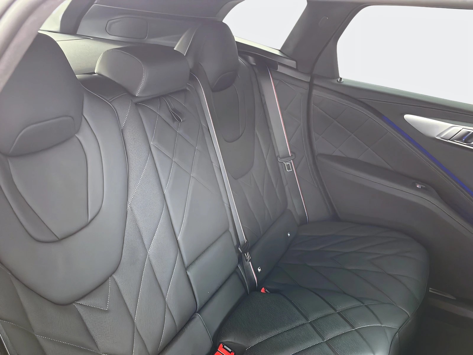 BMW XM xDrive 50e PHEV-image-14