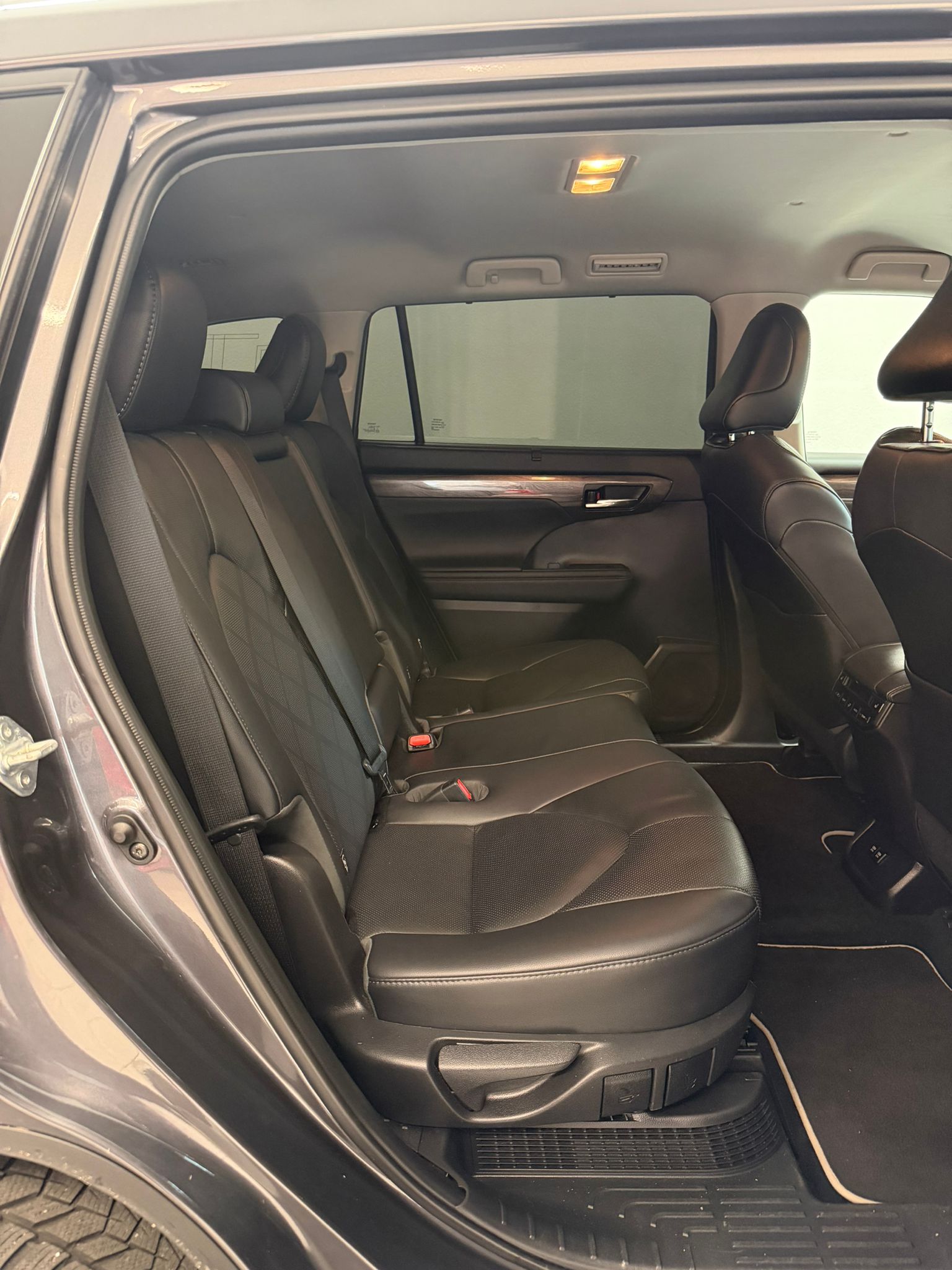 TOYOTA Highlander 2.5 HSD Premium e-CVT-image-14