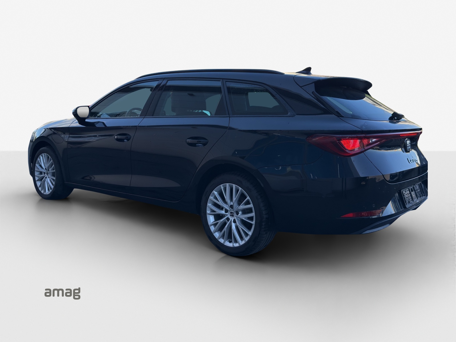 SEAT Leon ST 1.5 eHybrid pHEV DSG Business Edition-image-2