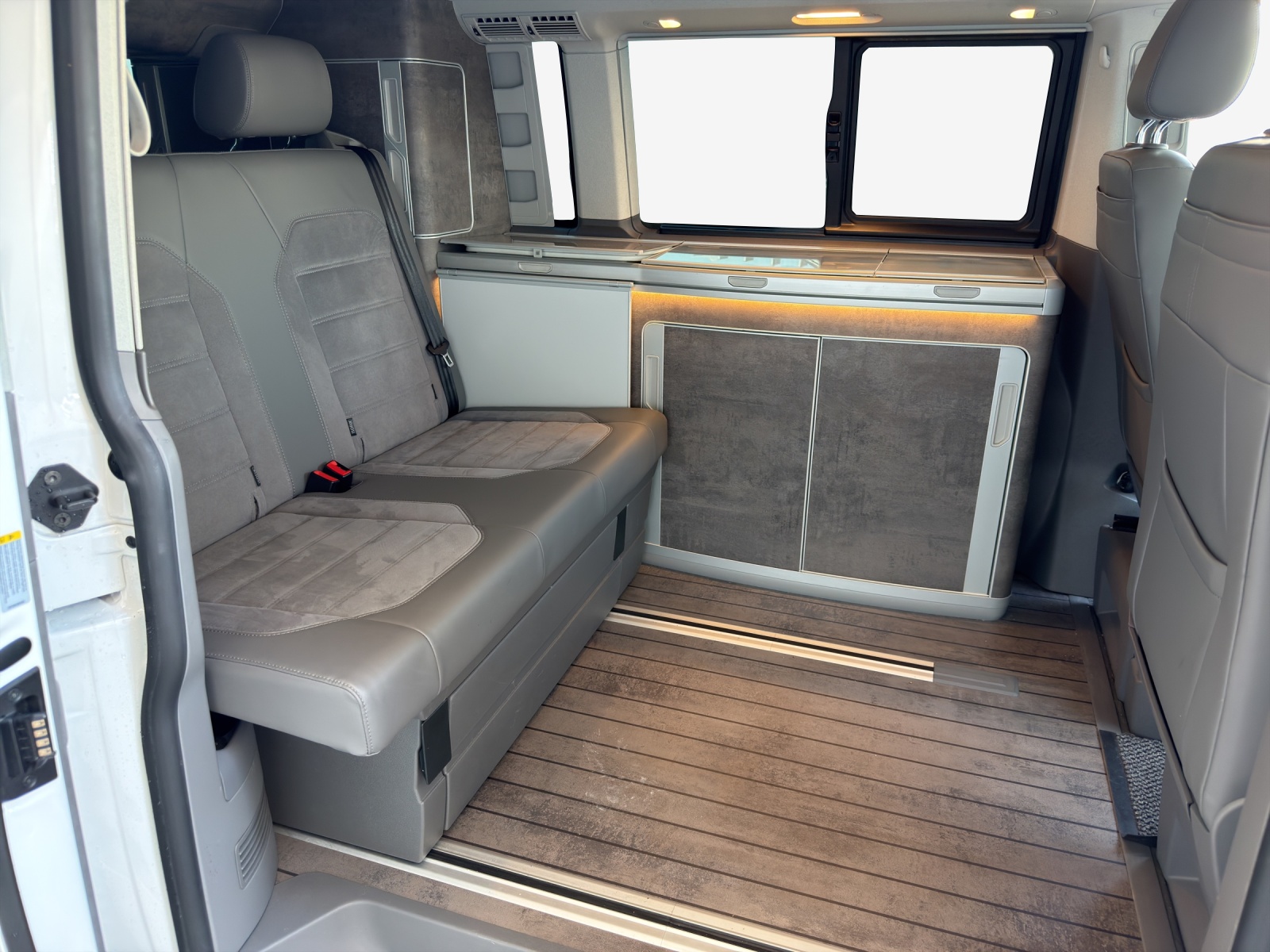 VW T6.1 California 2.0 Bi-TDI Ocean Liberty 4Motion DSG-image-11