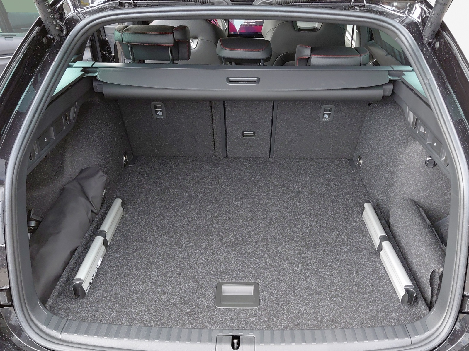 SKODA Octavia Combi 2.0 TSI DSG RS-image-12