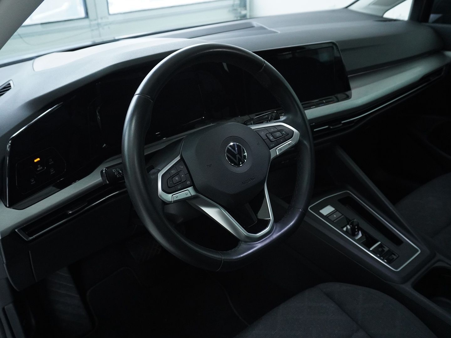 VW Golf 1.0 eTSI mHEV ACTLife DSG-image-2