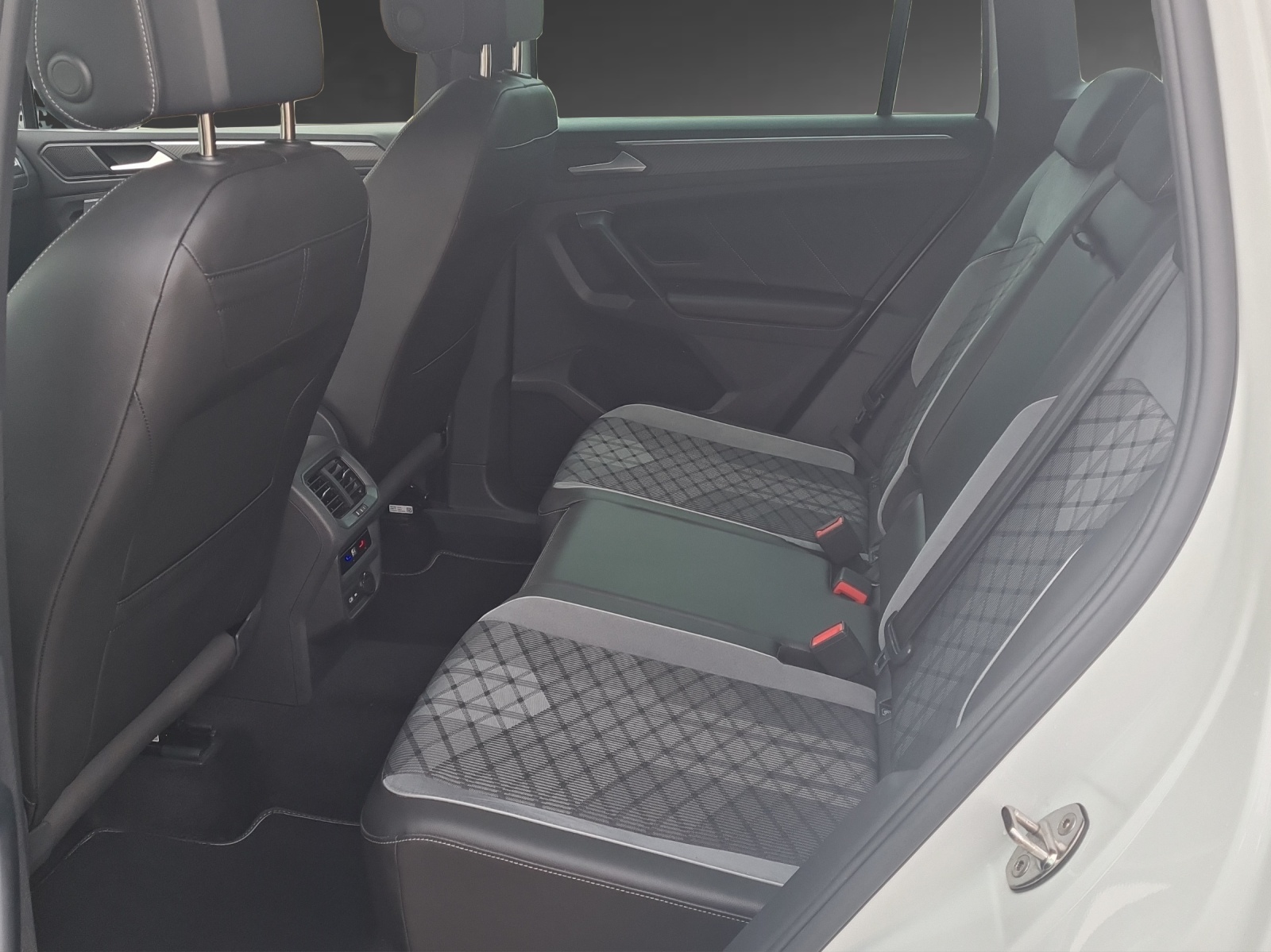 VW Tiguan 1.4TSI PHEV Selection DSG-image-6