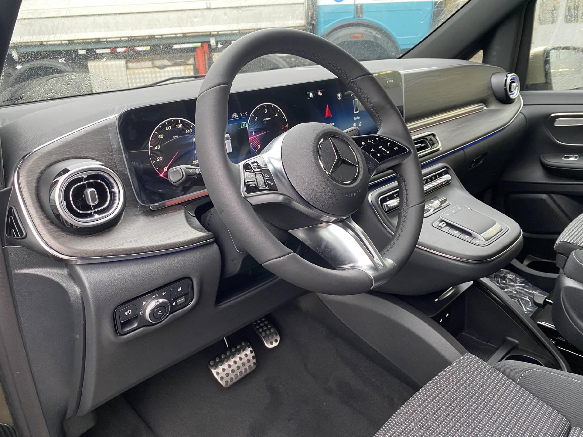 MERCEDES-BENZ V 250d Style L 4x4-image-9