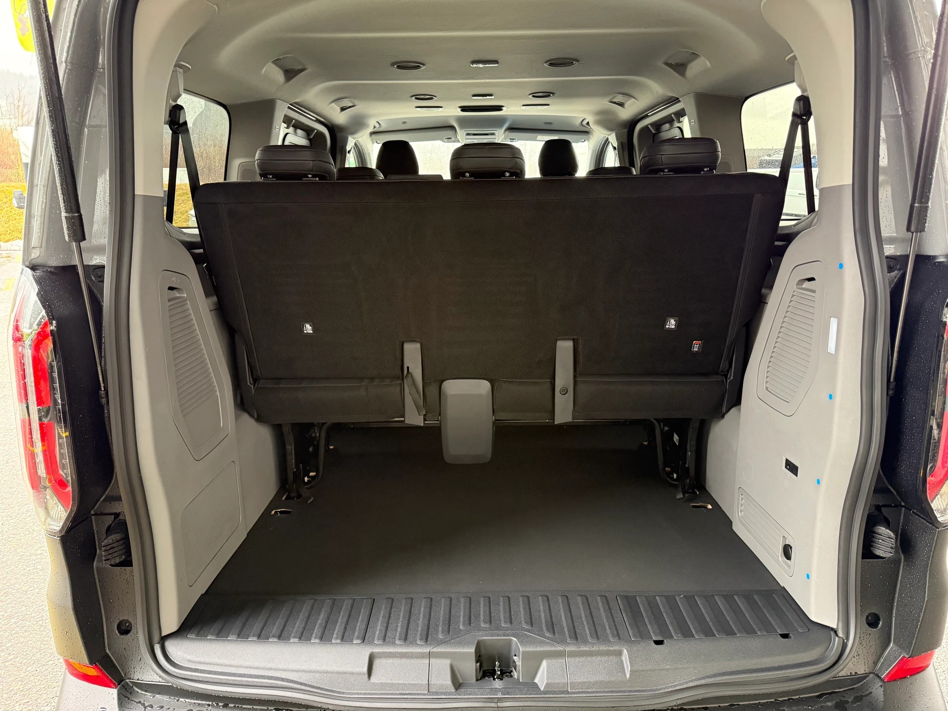 FORD Transit Custom Combi 320 L1H1 Trail Automat 4x4-image-12