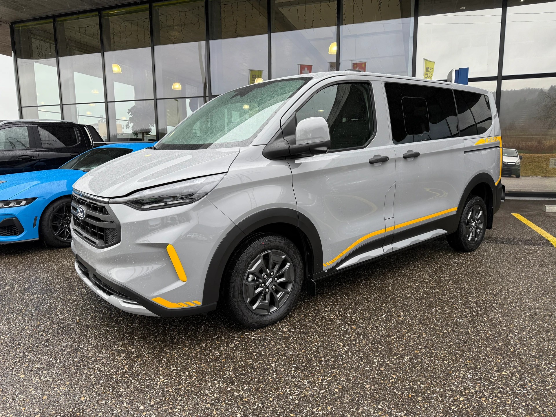 FORD Transit Custom Combi 320 L1H1 Trail Automat 4x4-image-2