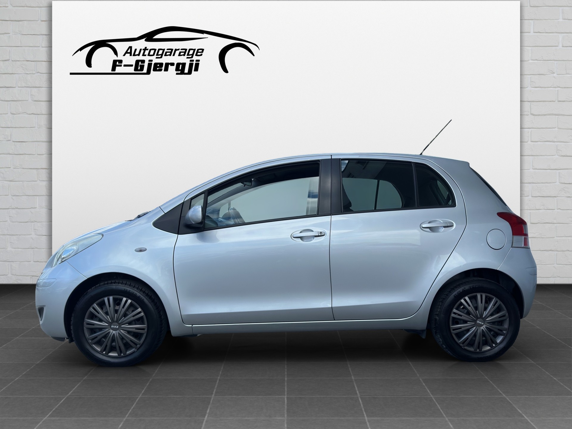 TOYOTA Yaris 1.33 Linea Sol-image-6
