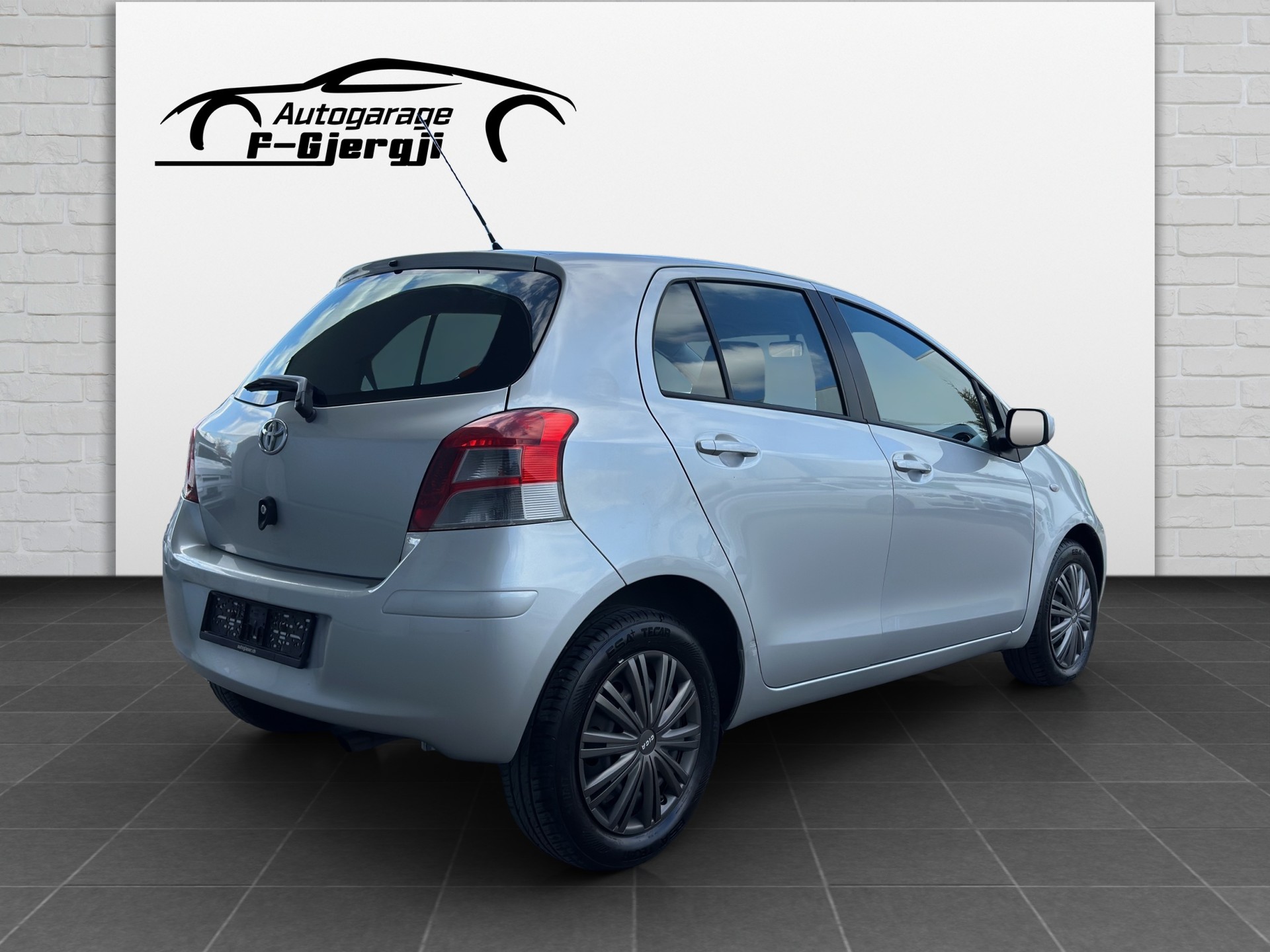TOYOTA Yaris 1.33 Linea Sol-image-3