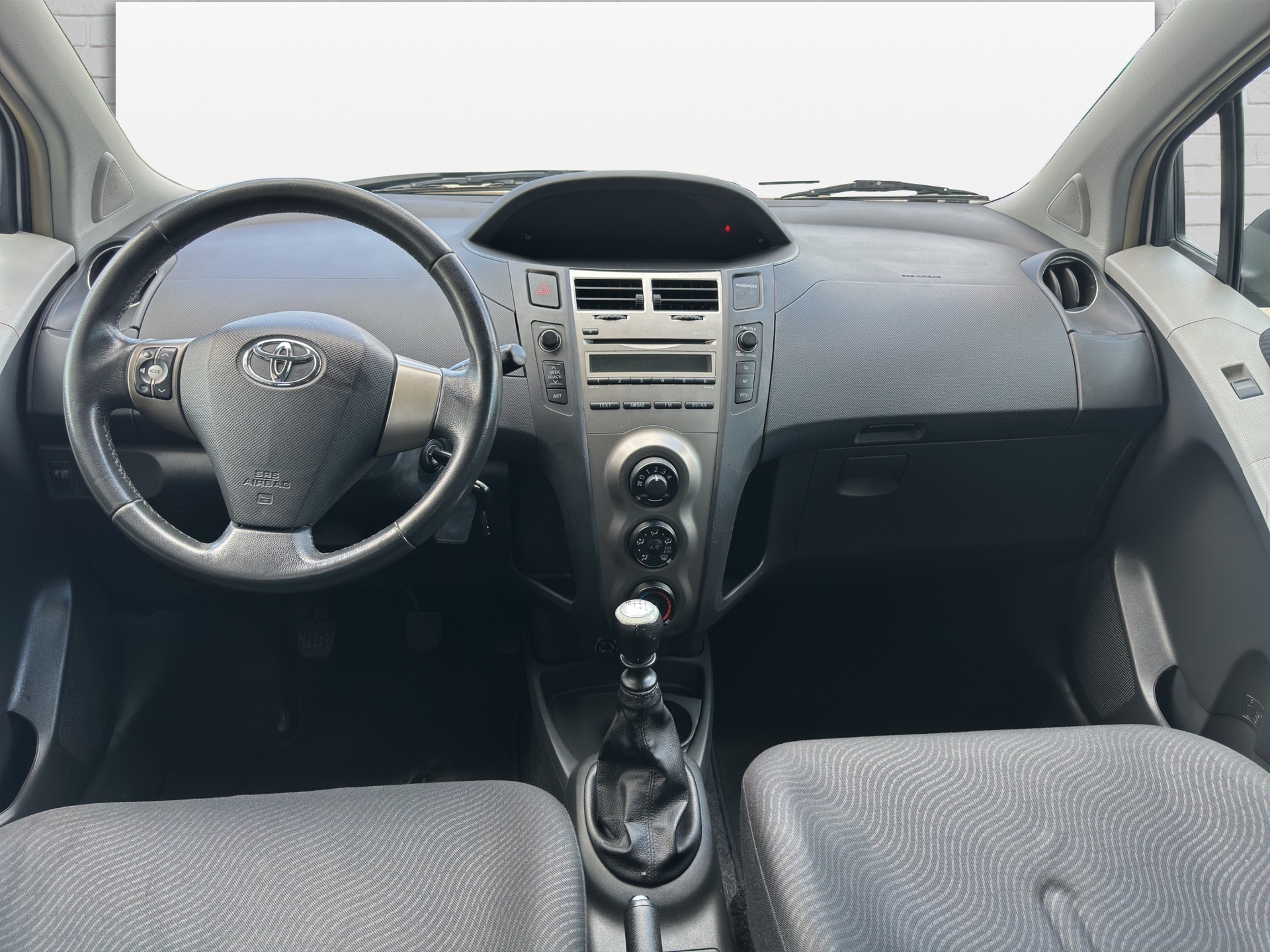 TOYOTA Yaris 1.33 Linea Sol-image-8