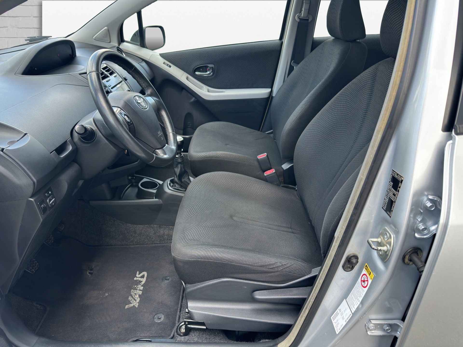 TOYOTA Yaris 1.33 Linea Sol-image-9